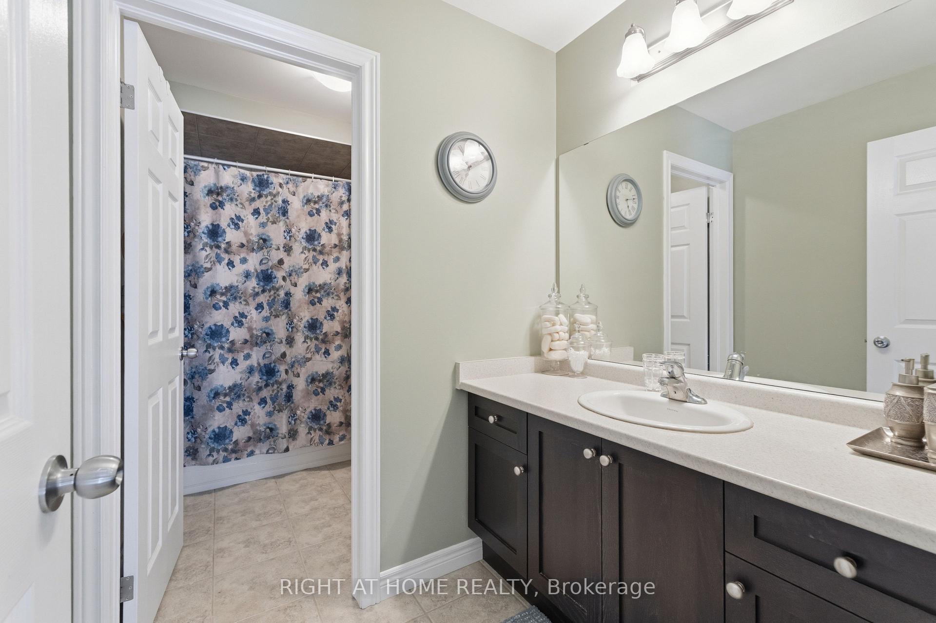 Photo 22 of 38 Weaver Drive, Hamilton, Meadowlands — HOMEH