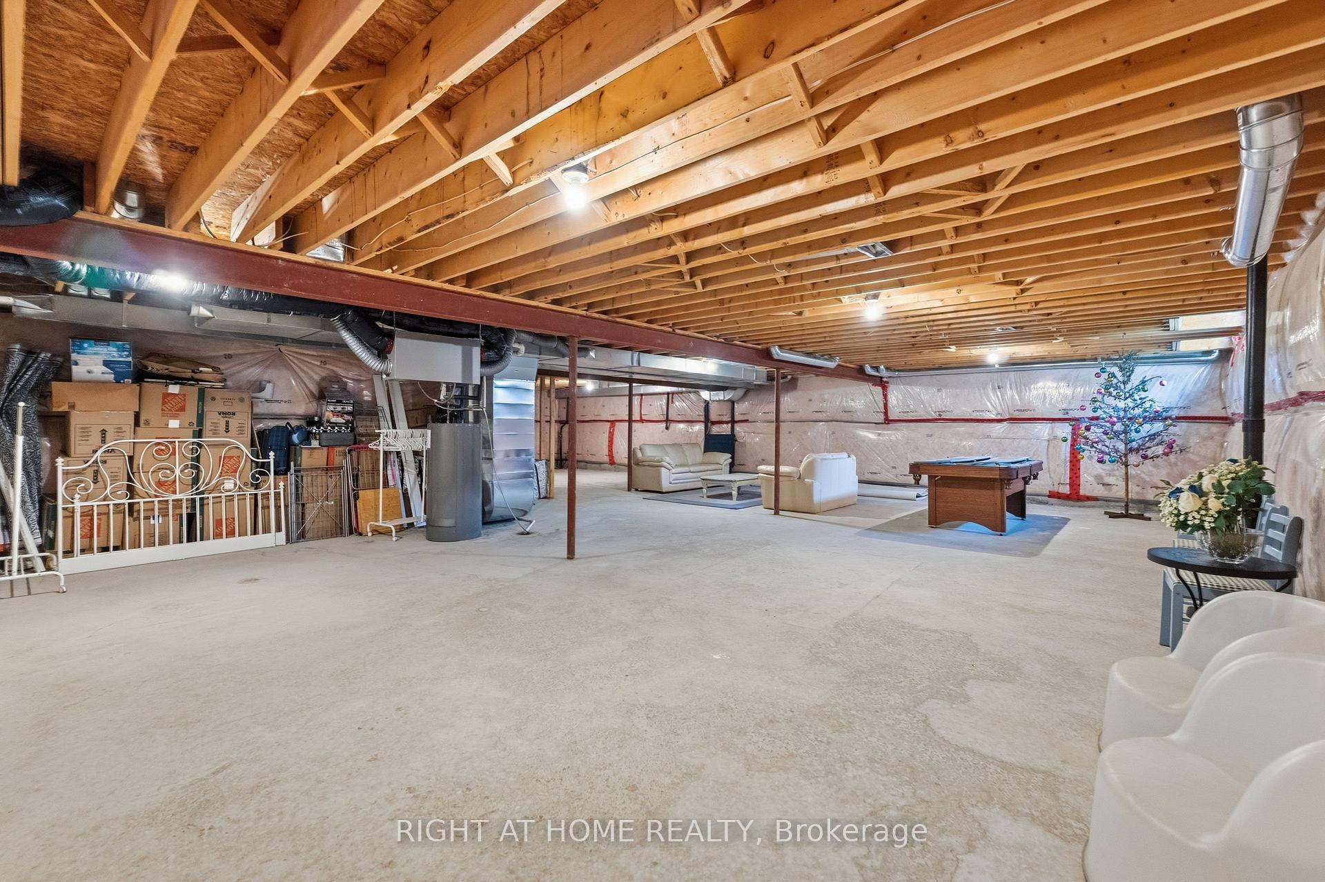 Photo 24 of 38 Weaver Drive, Hamilton, Meadowlands — HOMEH