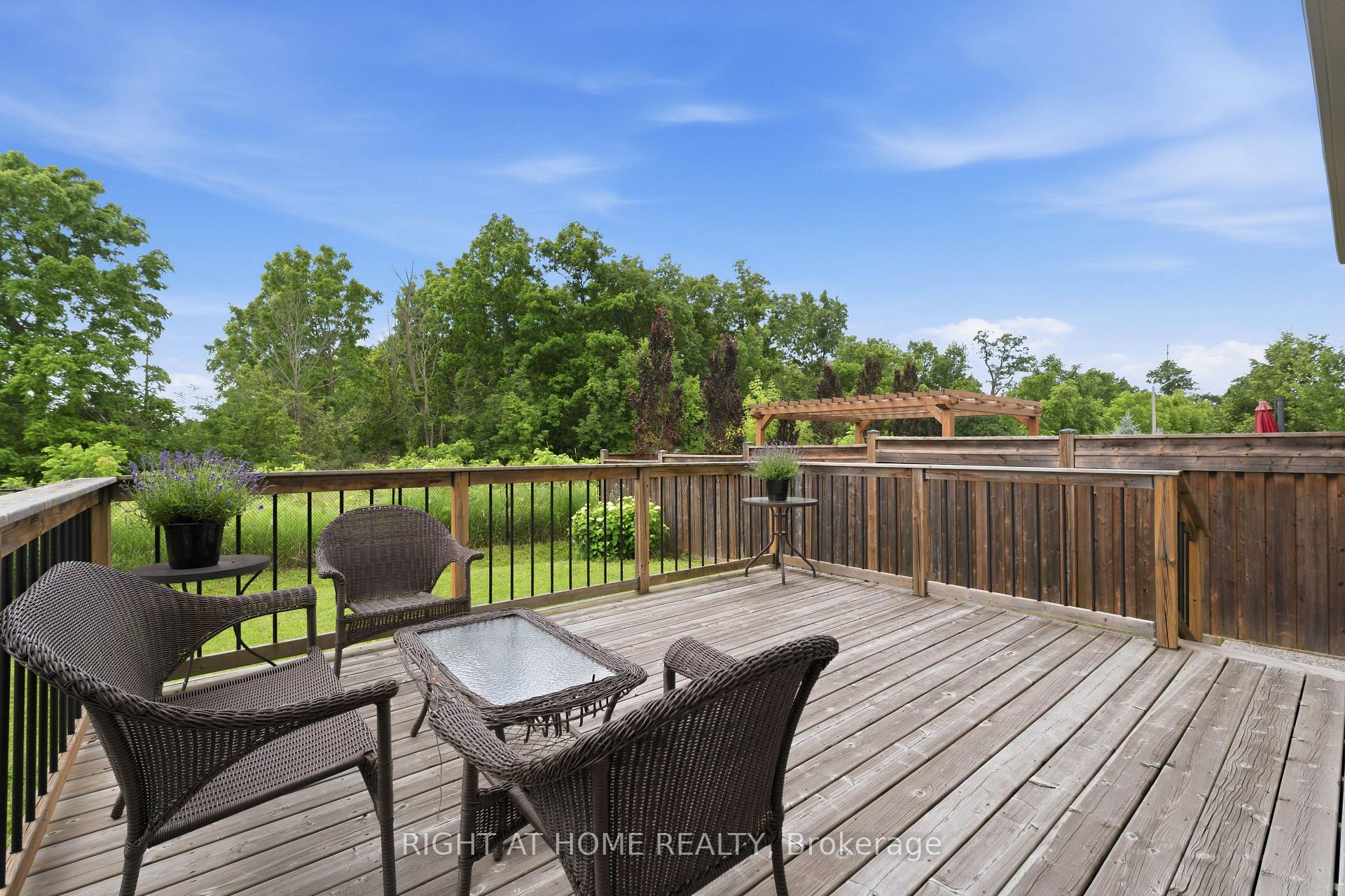 Photo 26 of 38 Weaver Drive, Hamilton, Meadowlands — HOMEH