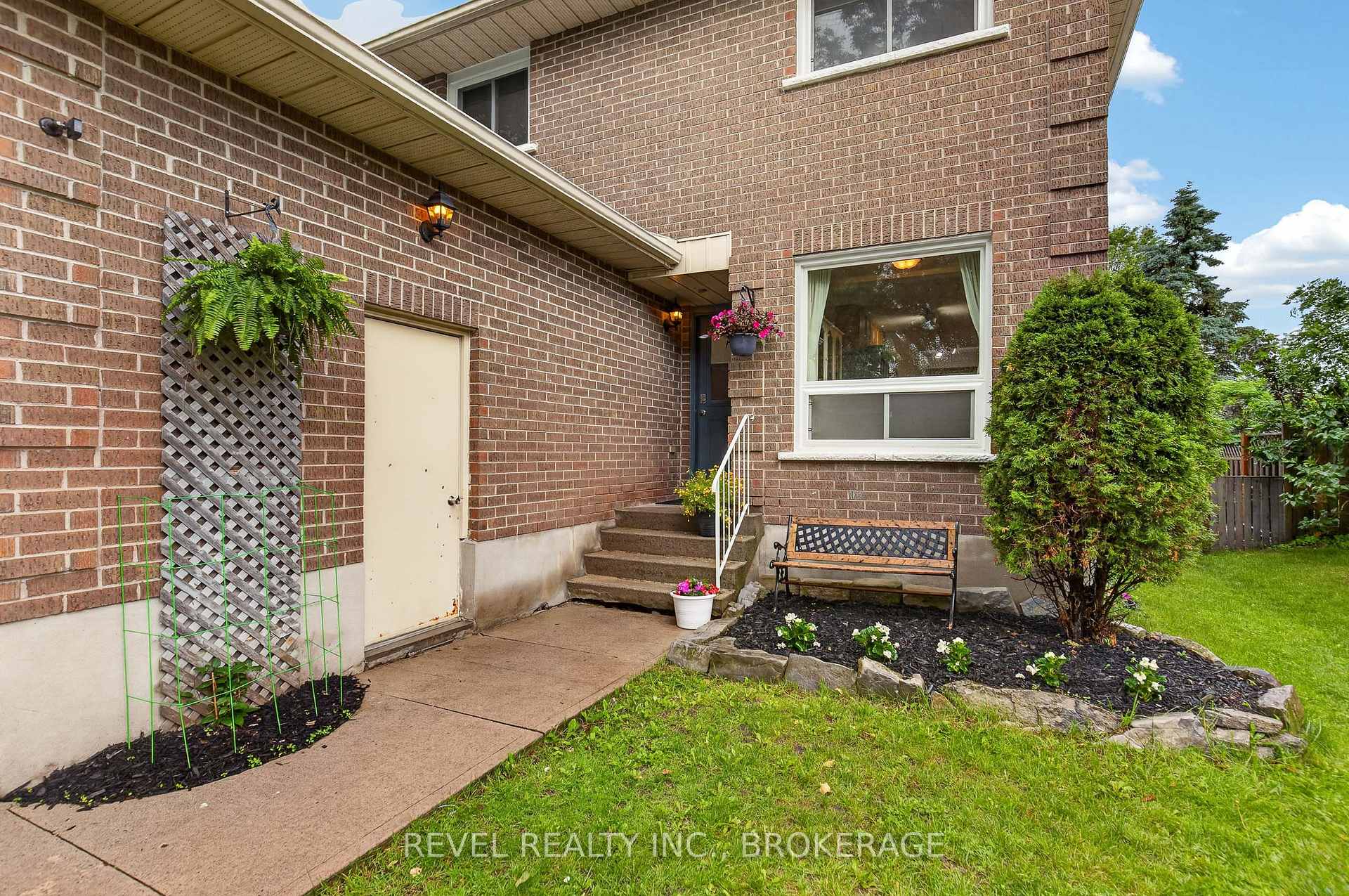 Photo 4 of 62 Barker Drive, Kingston, Kingston East (Incl Barret Crt) — HOMEH