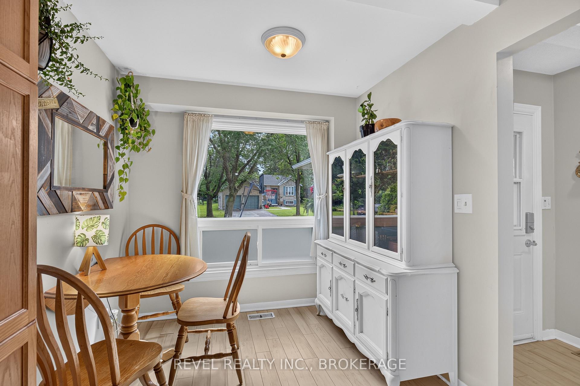 Photo 9 of 62 Barker Drive, Kingston, Kingston East (Incl Barret Crt) — HOMEH