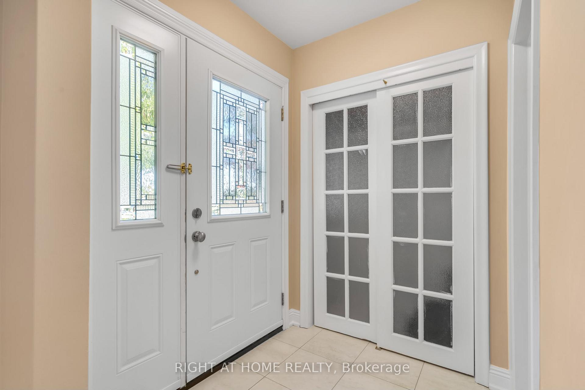 Photo 3 of Unit Main, 49 McGregor Road W, Scarborough, Dorset Park — HOMEH