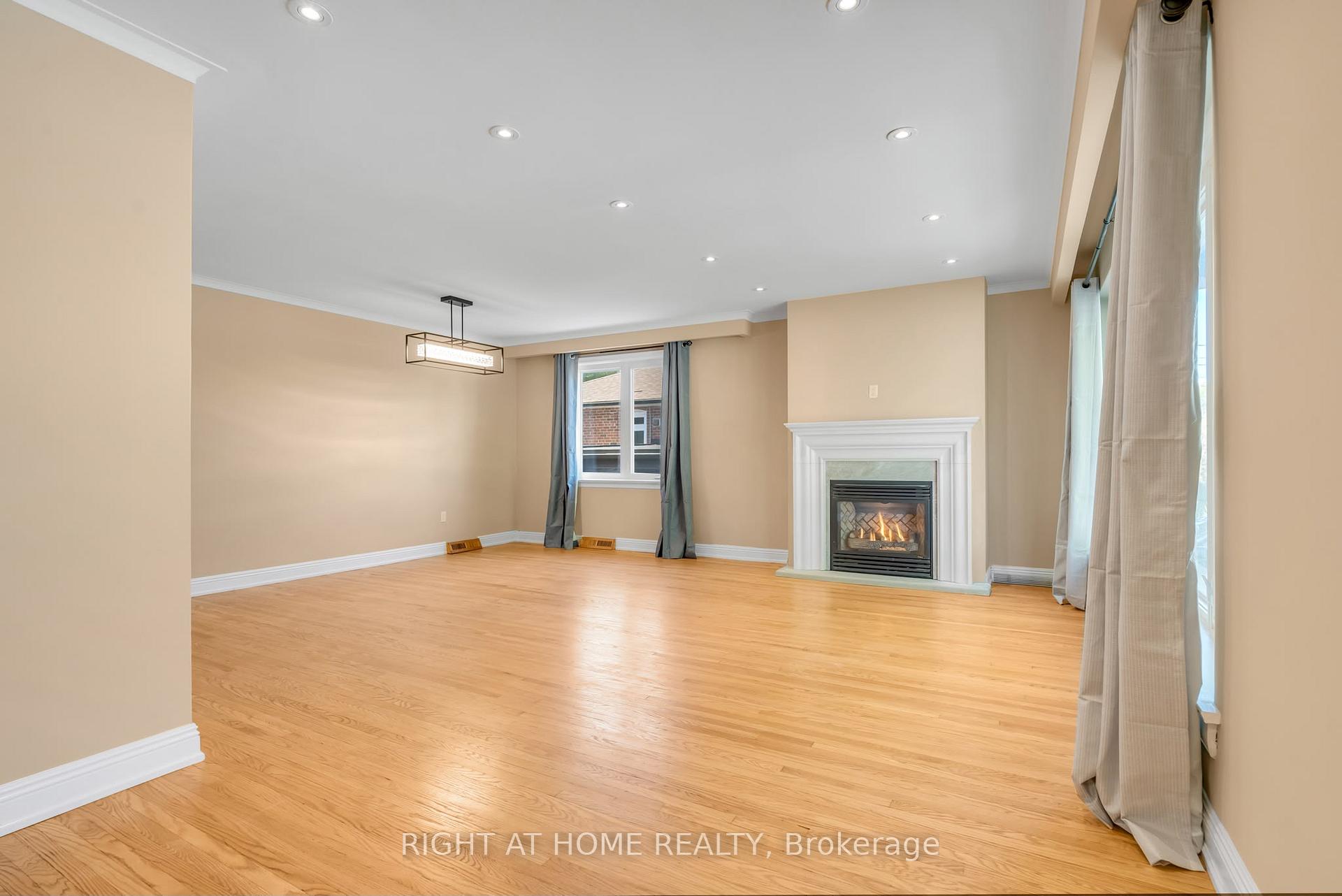 Photo 4 of Unit Main, 49 McGregor Road W, Scarborough, Dorset Park — HOMEH