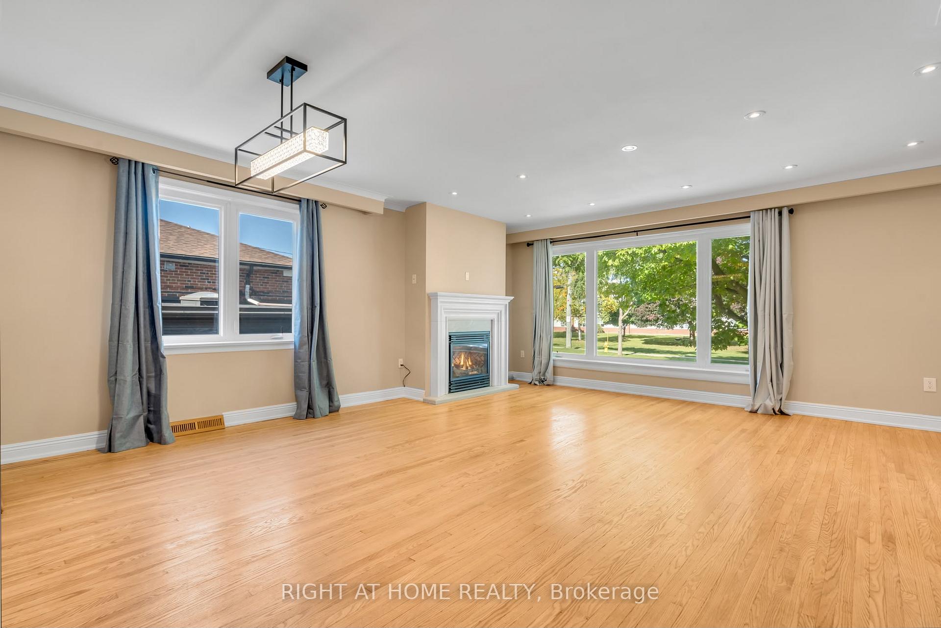Photo 6 of Unit Main, 49 McGregor Road W, Scarborough, Dorset Park — HOMEH