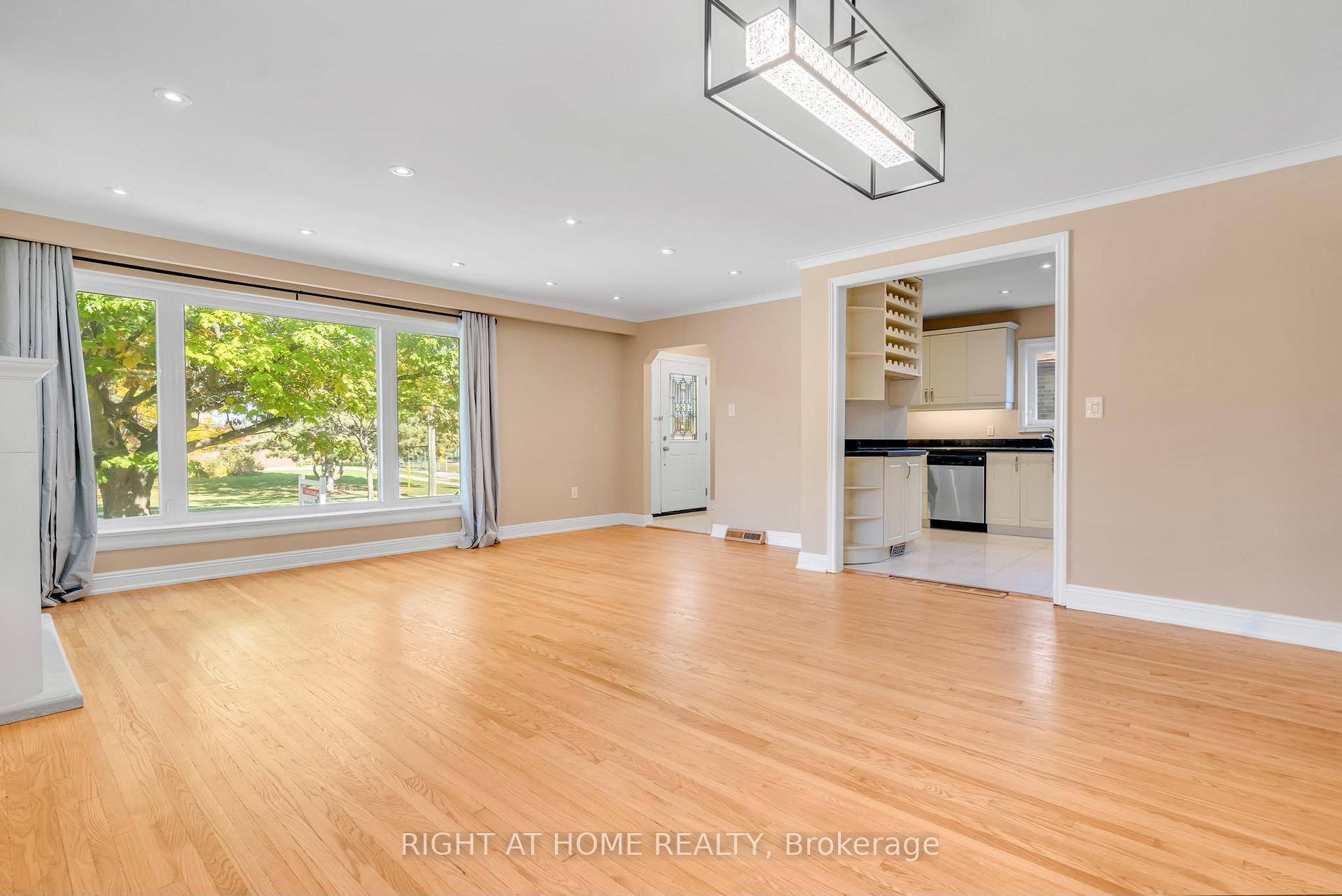 Photo 7 of Unit Main, 49 McGregor Road W, Scarborough, Dorset Park — HOMEH