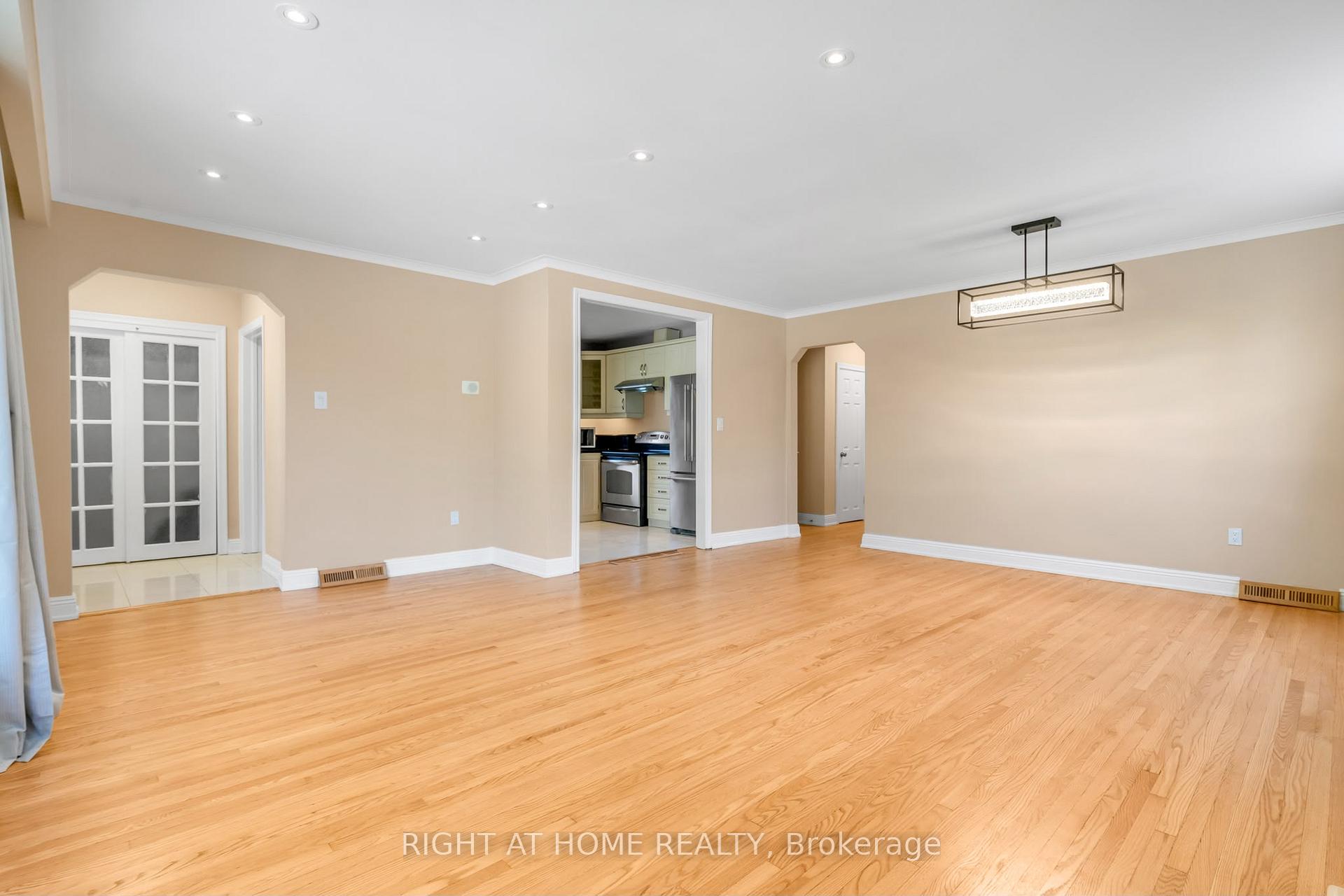 Photo 8 of Unit Main, 49 McGregor Road W, Scarborough, Dorset Park — HOMEH