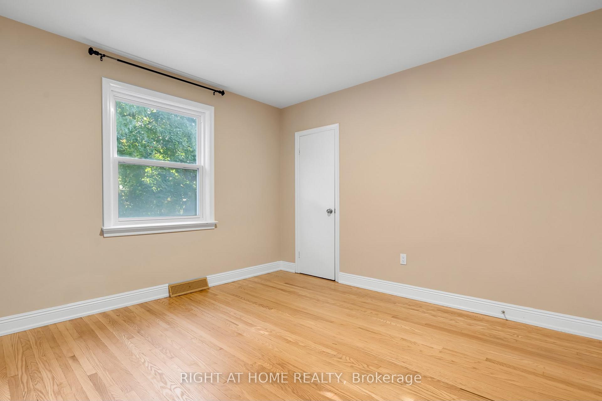 Photo 16 of Unit Main, 49 McGregor Road W, Scarborough, Dorset Park — HOMEH