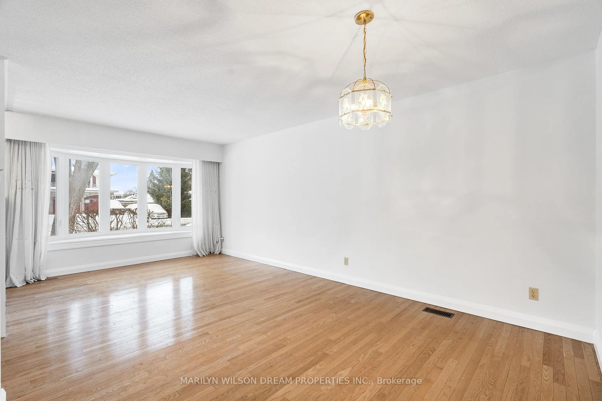 Photo 6 of 18 Virgil Road, Ottawa, Lynwood Village — HOMEH