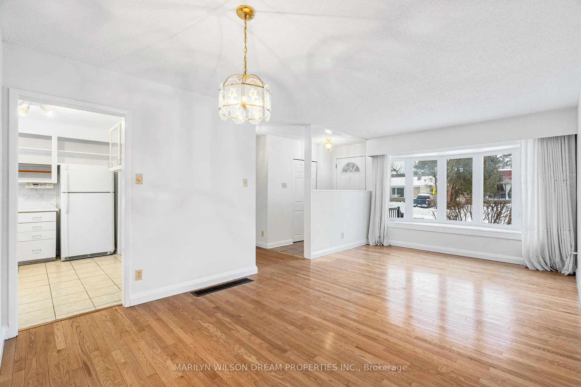 Photo 8 of 18 Virgil Road, Ottawa, Lynwood Village — HOMEH