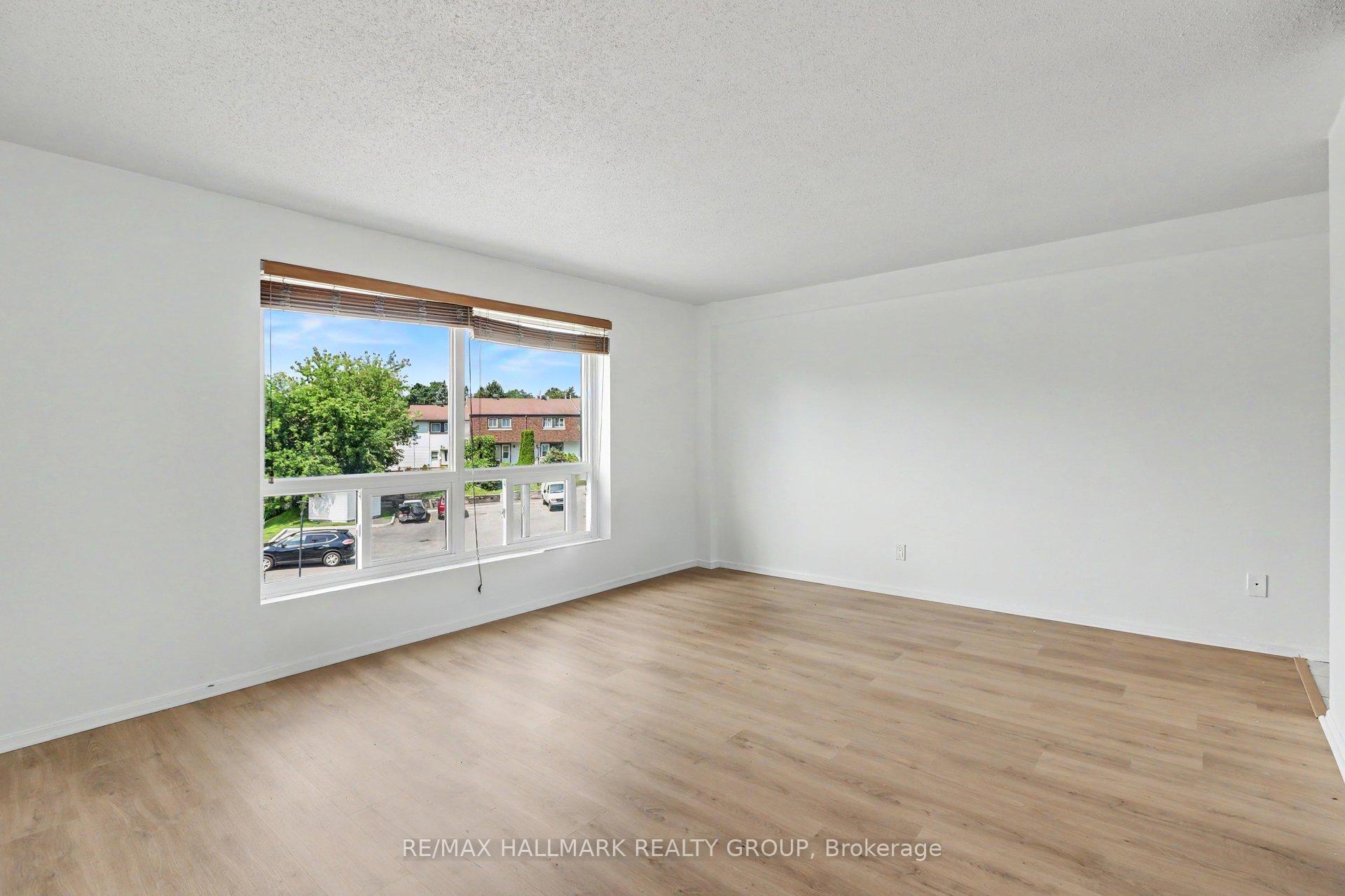 Photo 5 of Unit 8, 900 Elmsmere Road, Ottawa, Beacon Hill South — HOMEH