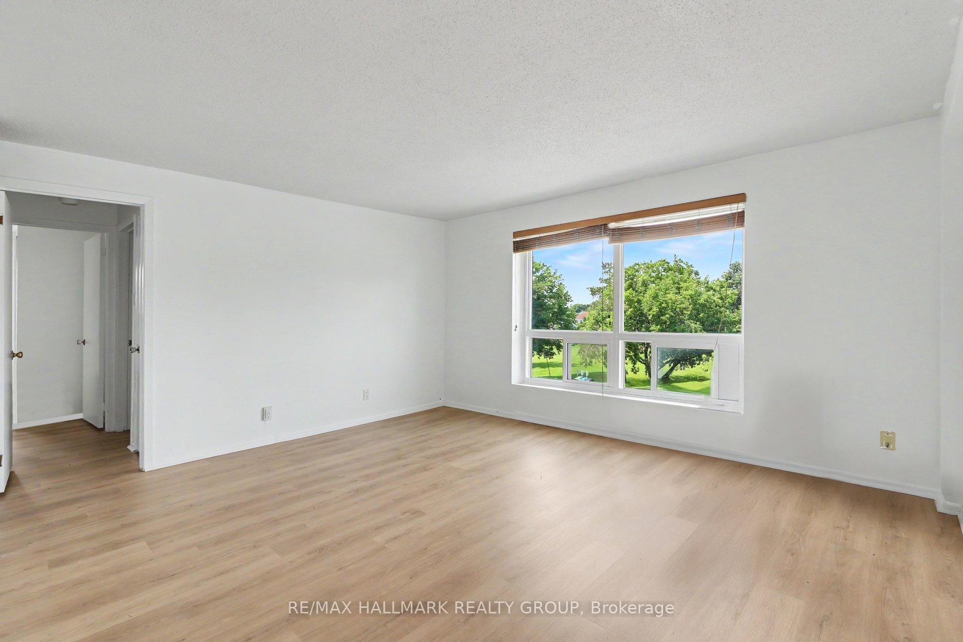 Photo 6 of Unit 8, 900 Elmsmere Road, Ottawa, Beacon Hill South — HOMEH