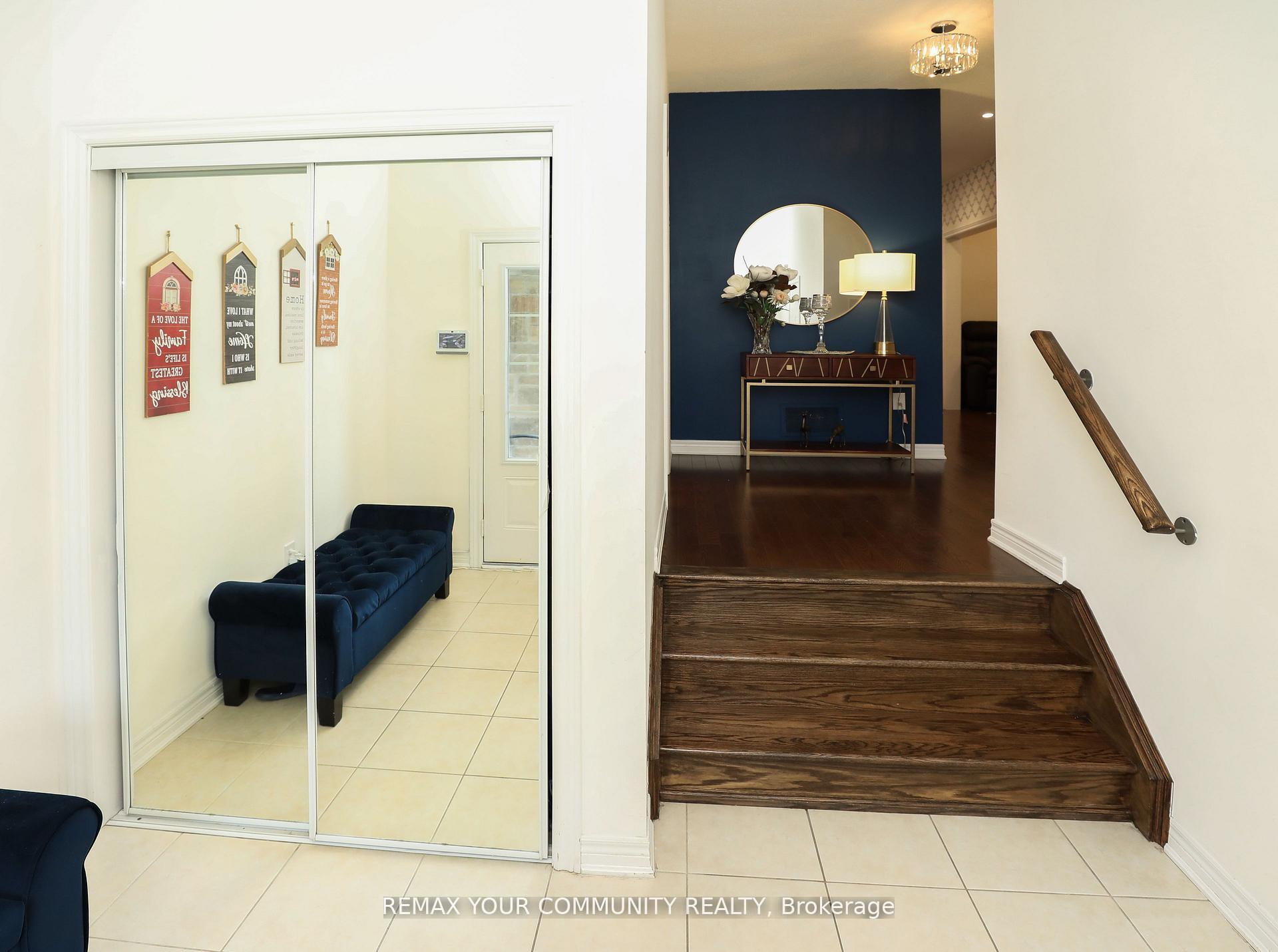 Photo 3 of 39 Kavanagh Avenue, East Gwillimbury, Sharon — HOMEH