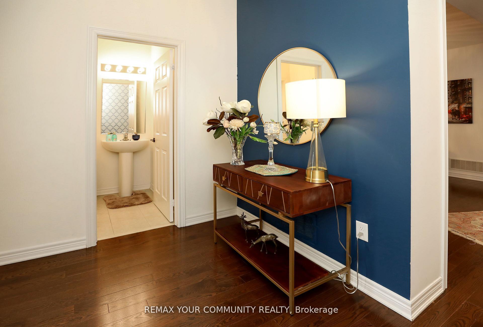 Photo 4 of 39 Kavanagh Avenue, East Gwillimbury, Sharon — HOMEH