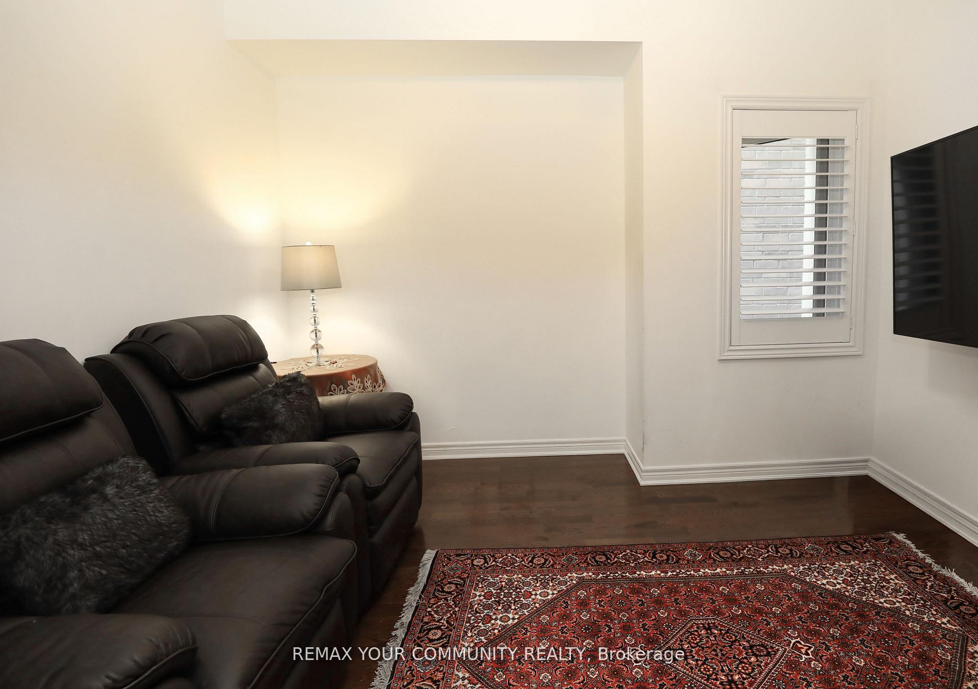 Photo 5 of 39 Kavanagh Avenue, East Gwillimbury, Sharon — HOMEH