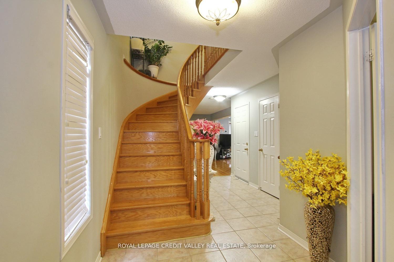 Photo 5 of 4 Kanata Road, Brampton, Fletcher's Meadow — HOMEH
