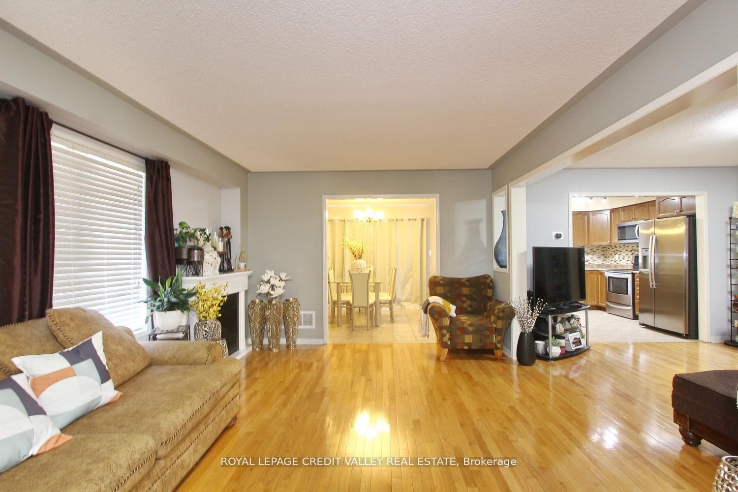 Photo 9 of 4 Kanata Road, Brampton, Fletcher's Meadow — HOMEH