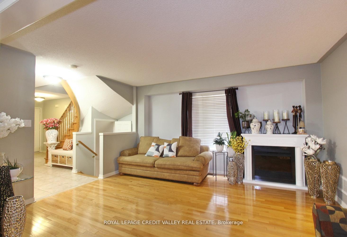 Photo 10 of 4 Kanata Road, Brampton, Fletcher's Meadow — HOMEH