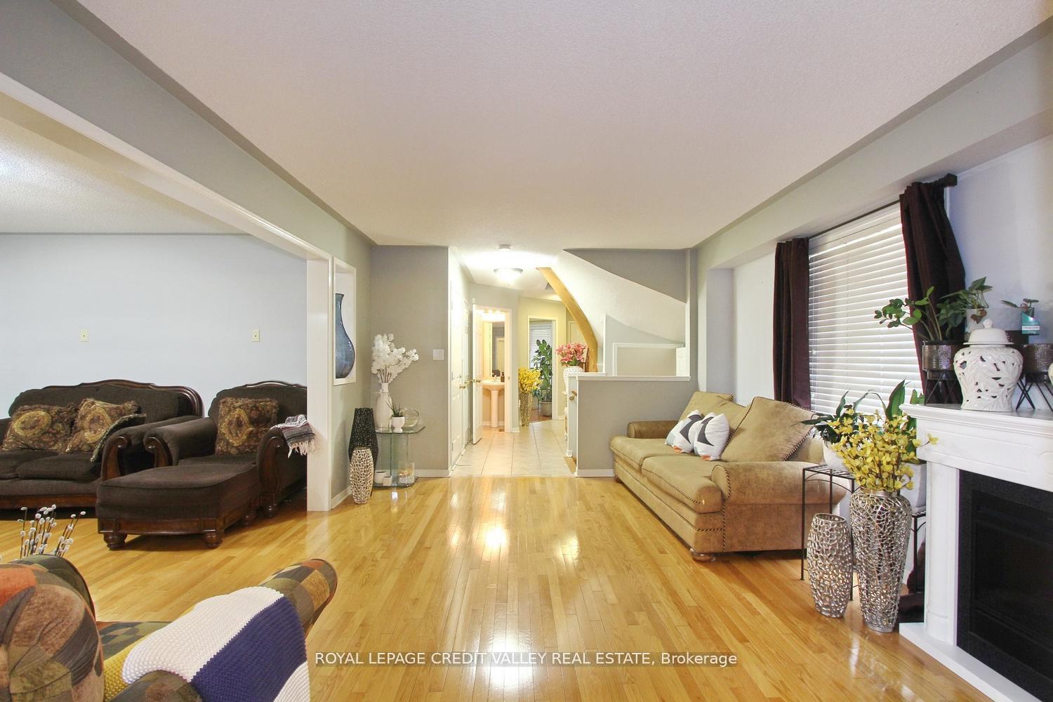 Photo 11 of 4 Kanata Road, Brampton, Fletcher's Meadow — HOMEH