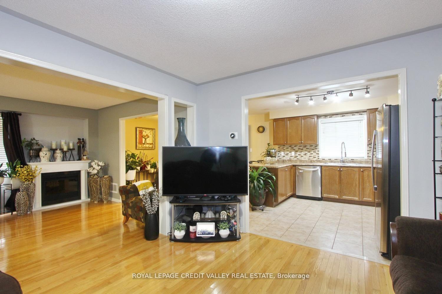 Photo 14 of 4 Kanata Road, Brampton, Fletcher's Meadow — HOMEH