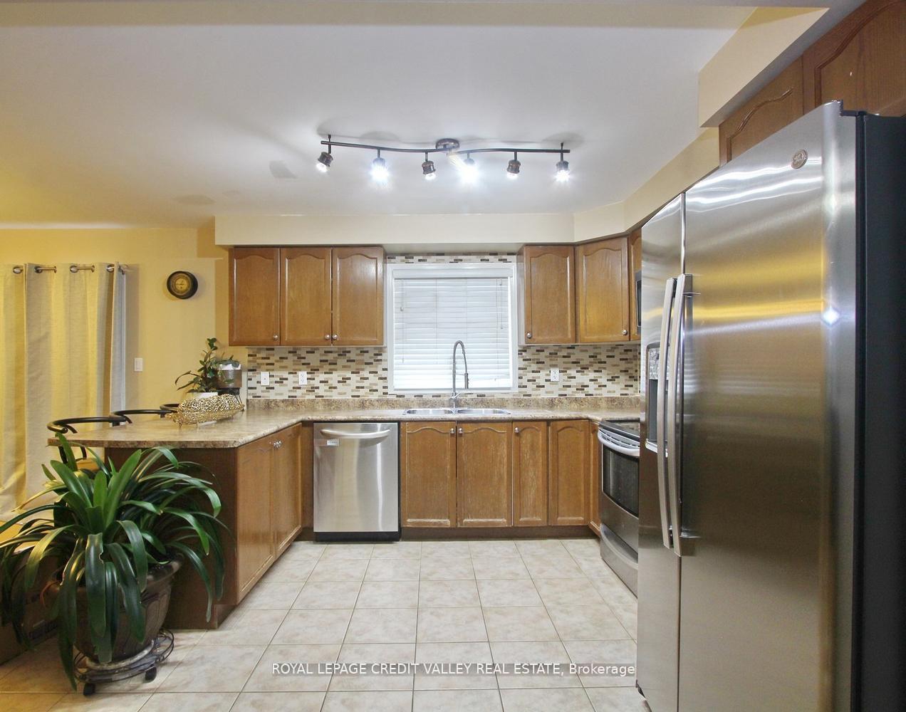 Photo 15 of 4 Kanata Road, Brampton, Fletcher's Meadow — HOMEH