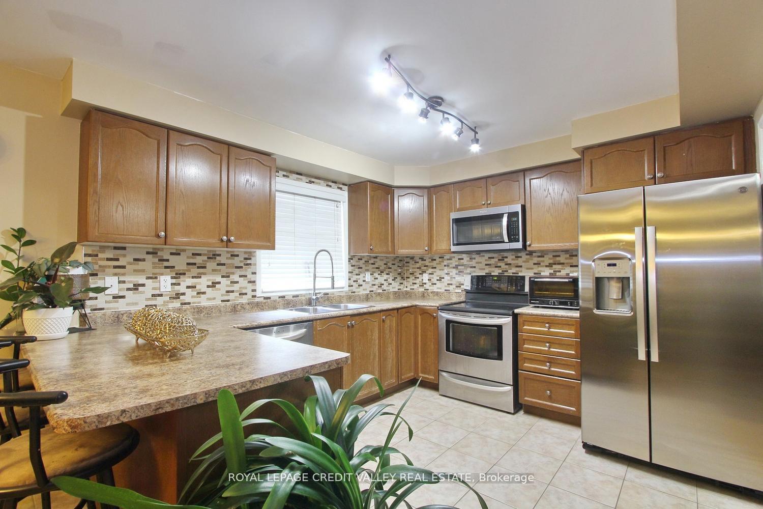 Photo 16 of 4 Kanata Road, Brampton, Fletcher's Meadow — HOMEH