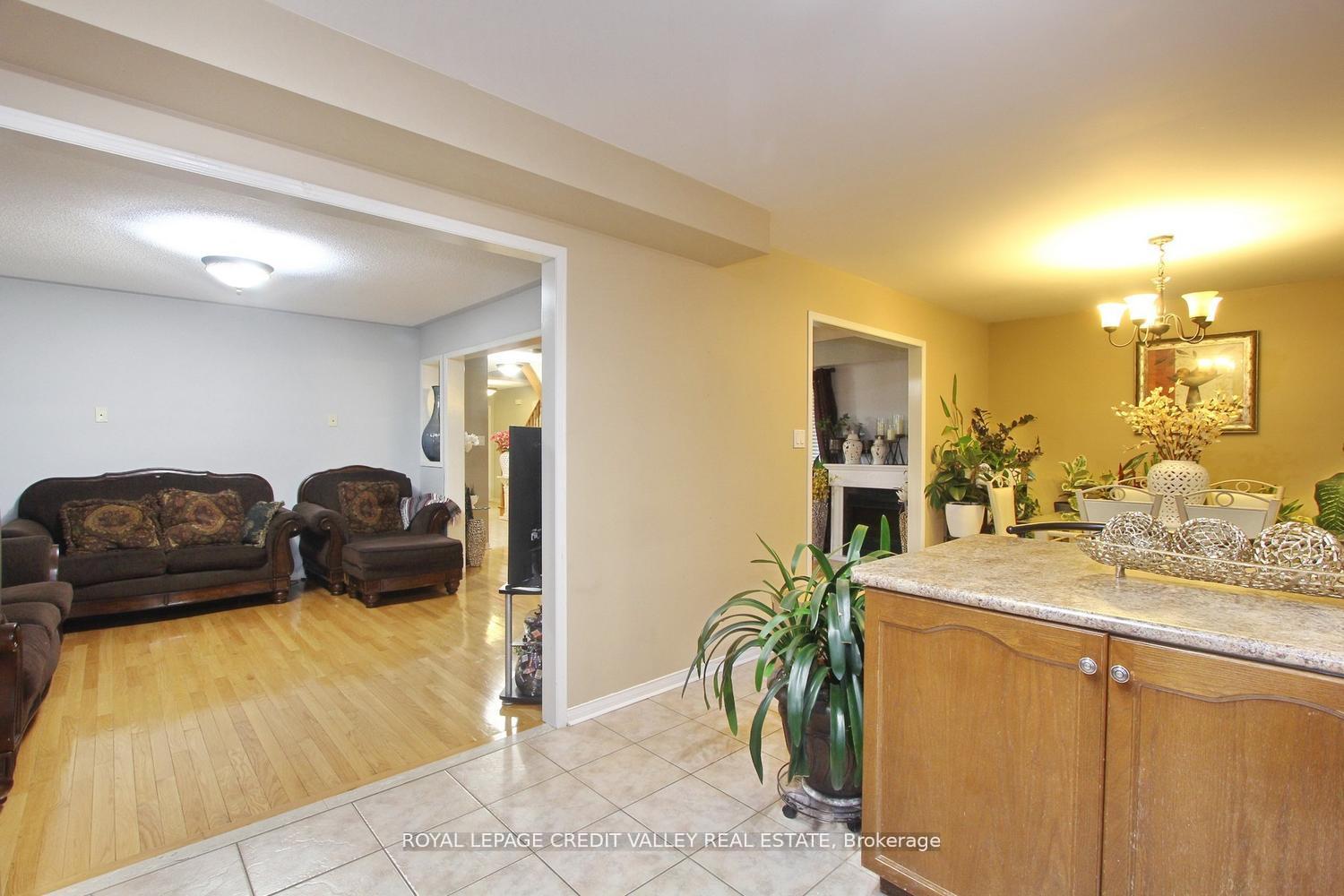 Photo 18 of 4 Kanata Road, Brampton, Fletcher's Meadow — HOMEH
