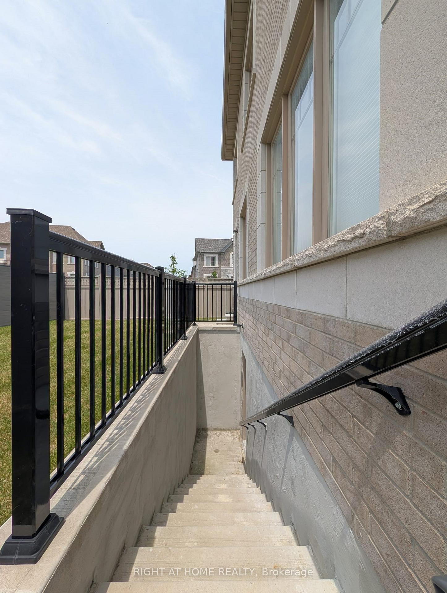 Photo 5 of 62 Titus Street, Markham, Wismer — HOMEH