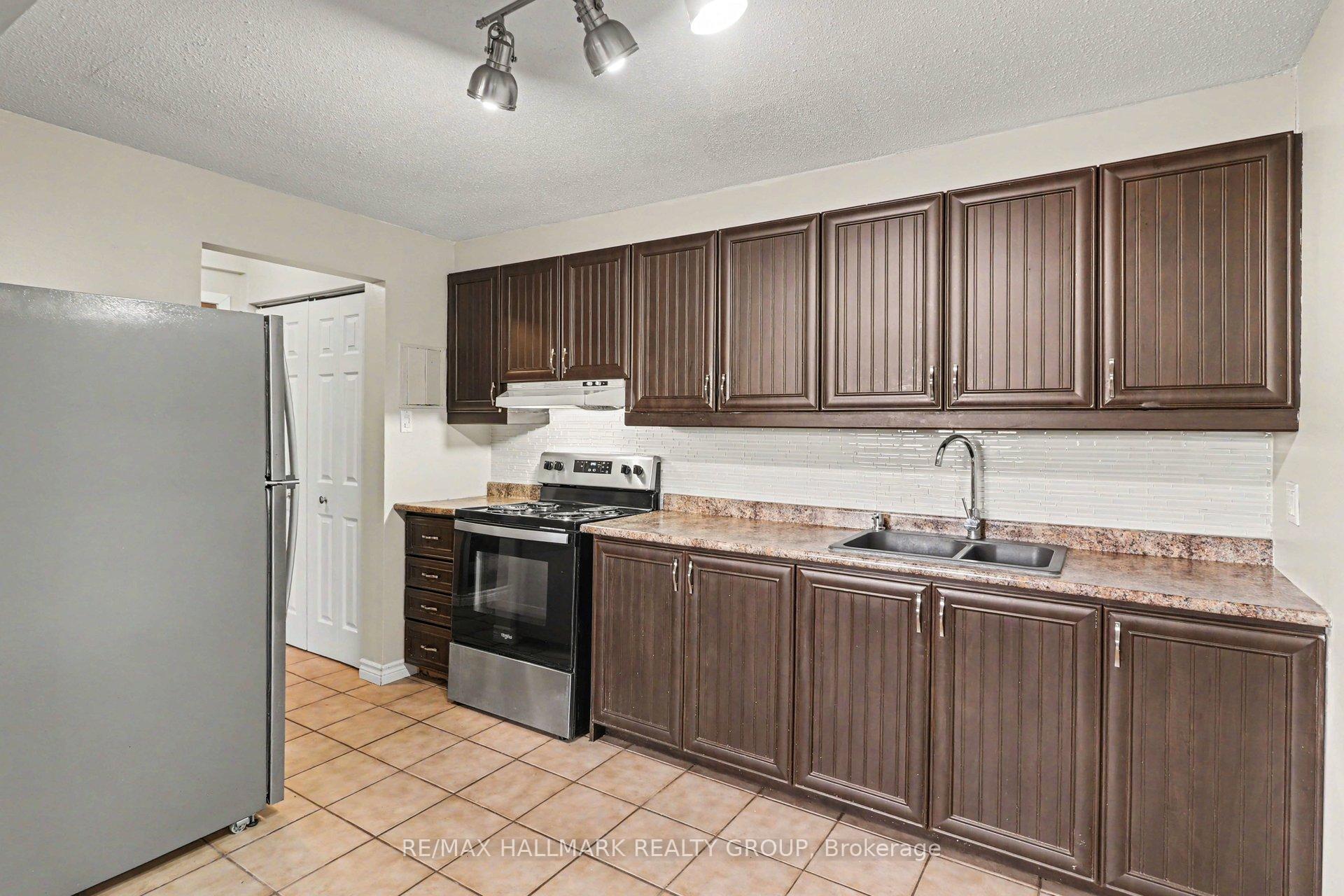 Photo 9 of Unit 2, 898 Elmsmere Road, Ottawa, Beacon Hill South — HOMEH