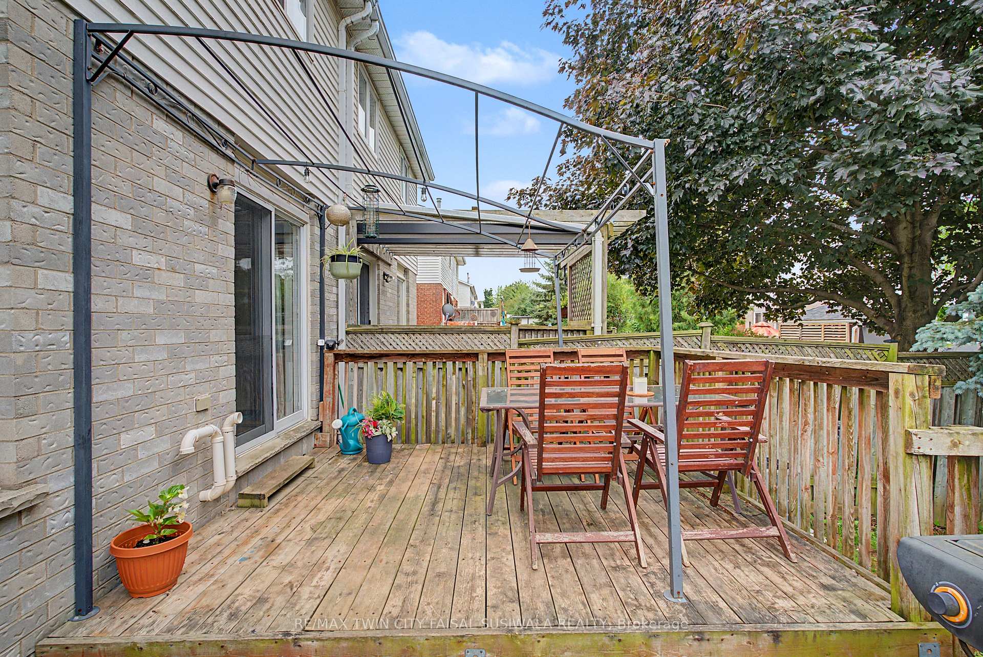 Photo 2 of 191 Northview Heights Drive, Cambridge, Greenway-Chaplin — HOMEH