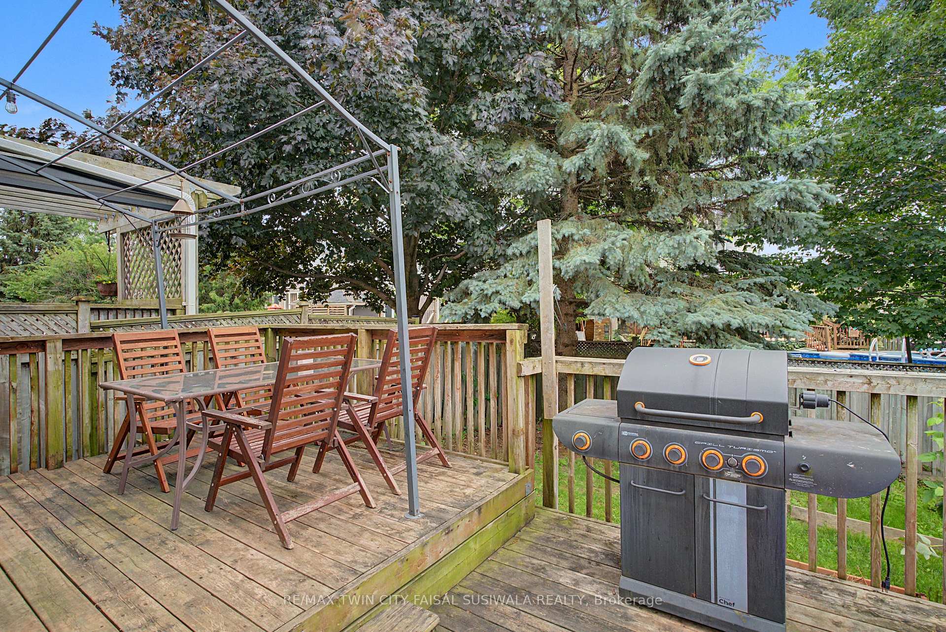 Photo 4 of 191 Northview Heights Drive, Cambridge, Greenway-Chaplin — HOMEH