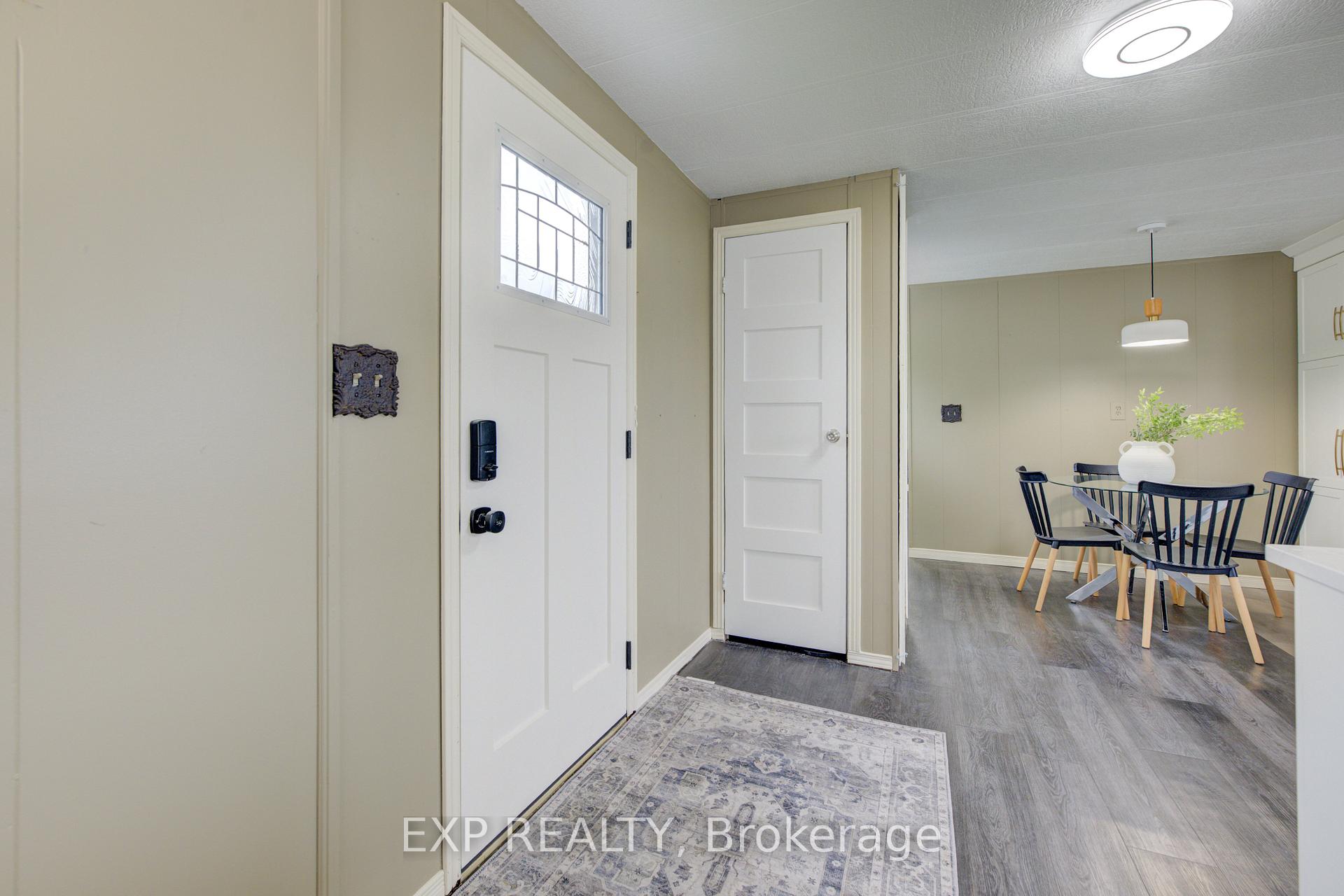 Photo 3 of Unit 7, 84 Wellington Street S, Mapleton, Rural Mapleton — HOMEH