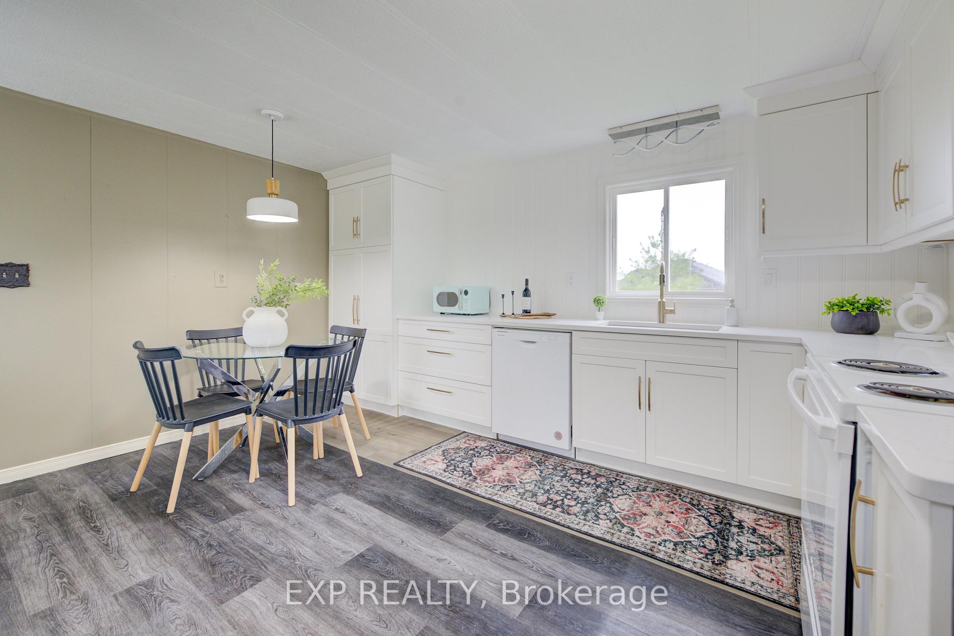Photo 8 of Unit 7, 84 Wellington Street S, Mapleton, Rural Mapleton — HOMEH