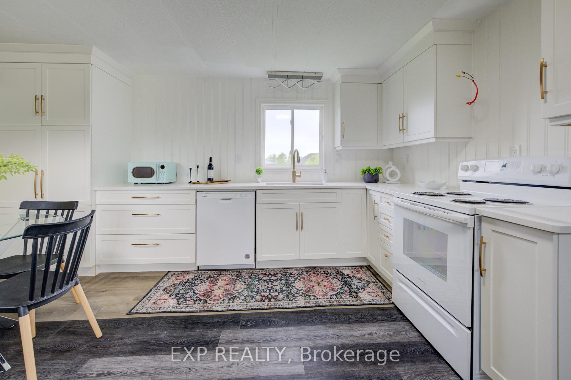 Photo 9 of Unit 7, 84 Wellington Street S, Mapleton, Rural Mapleton — HOMEH
