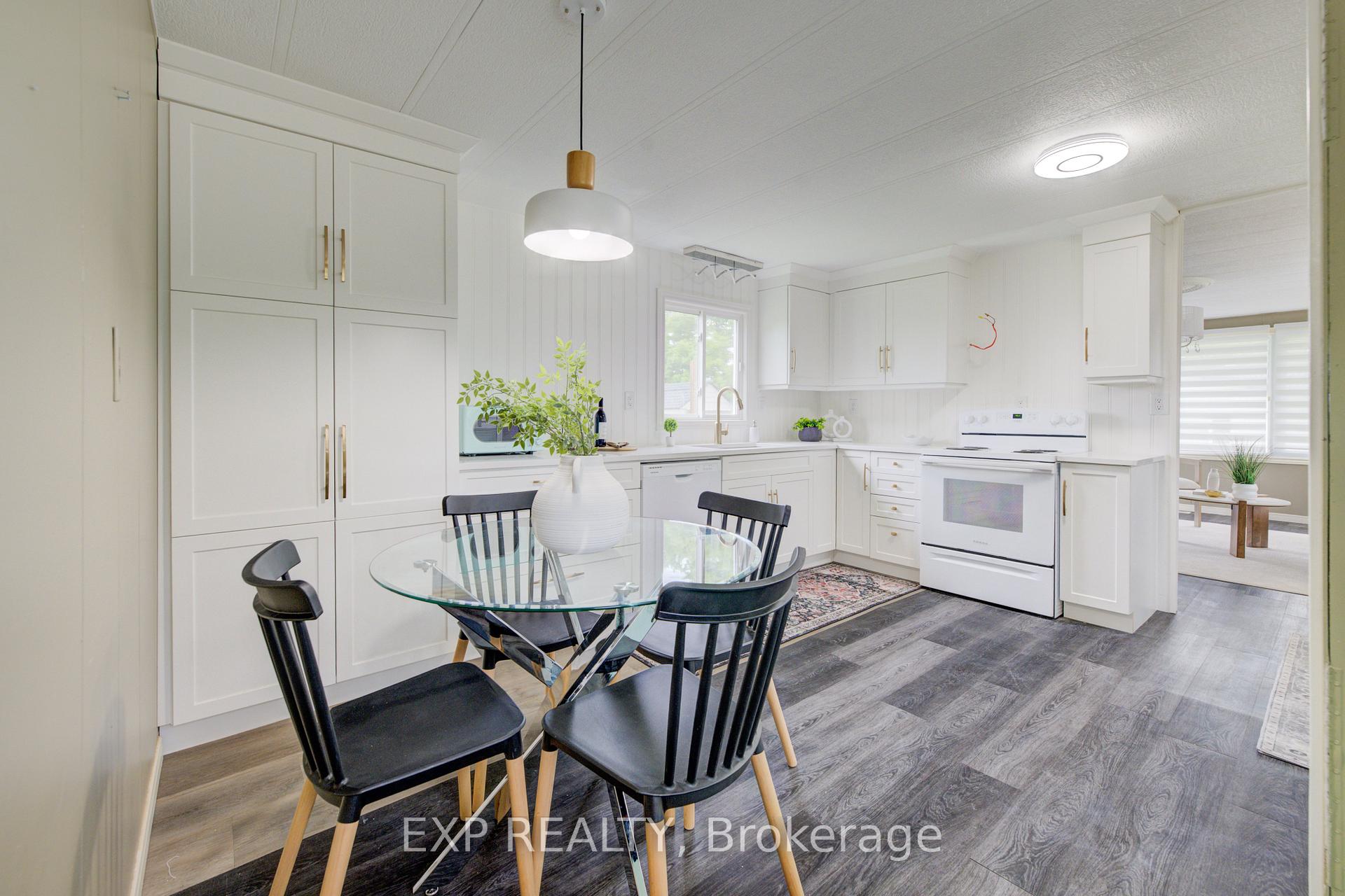 Photo 10 of Unit 7, 84 Wellington Street S, Mapleton, Rural Mapleton — HOMEH