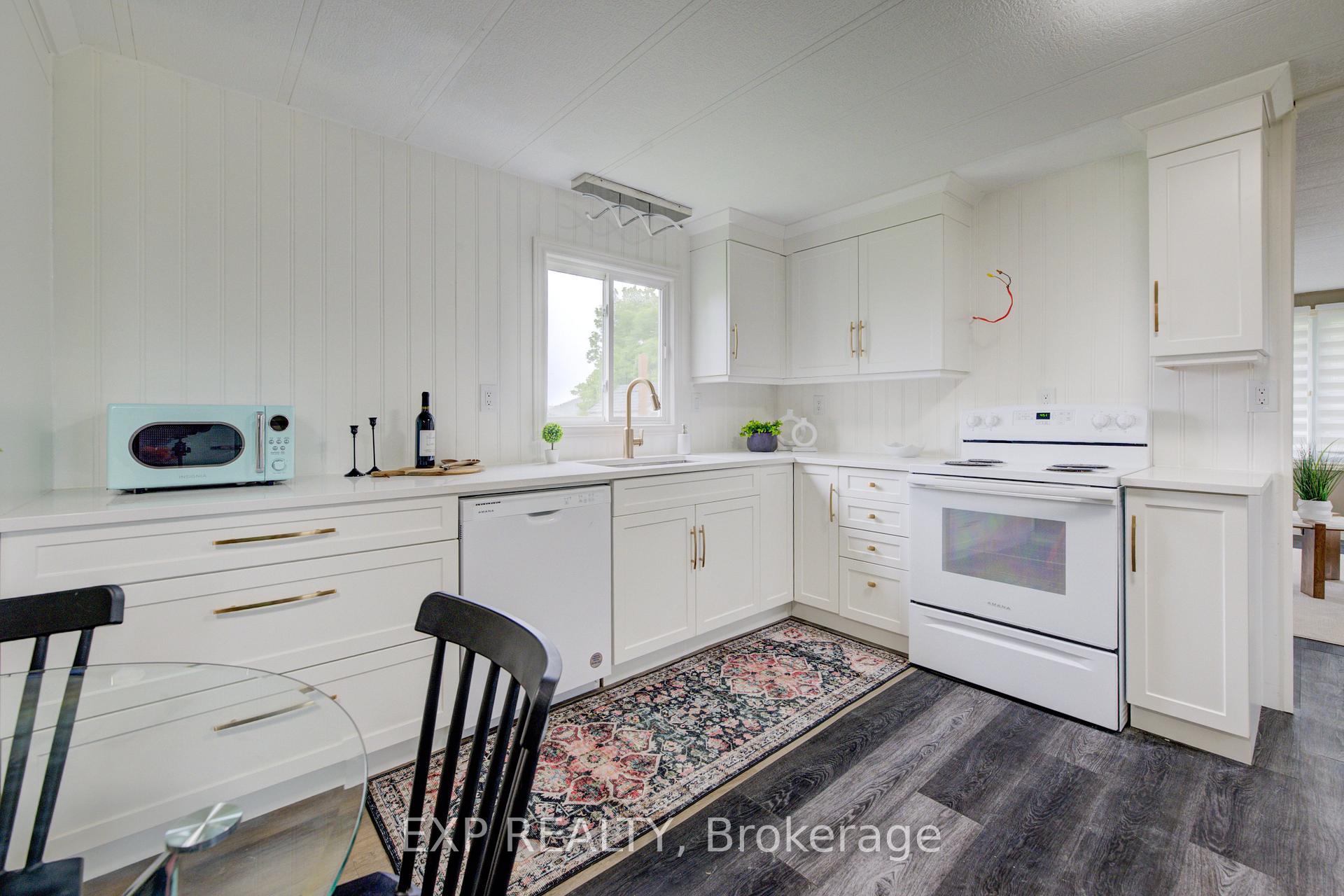 Photo 11 of Unit 7, 84 Wellington Street S, Mapleton, Rural Mapleton — HOMEH