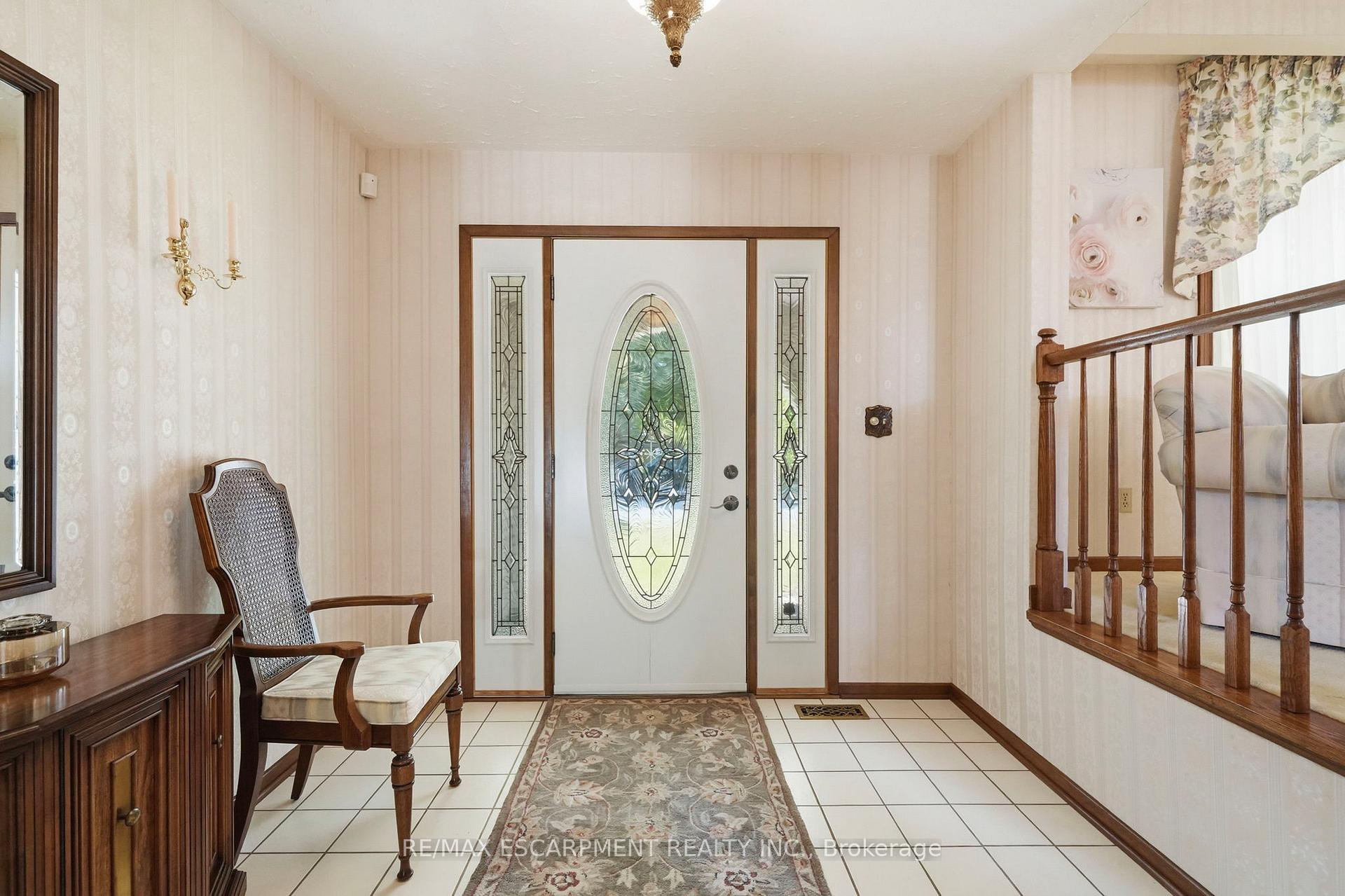 Photo 3 of 11 Tanera Crescent, St. Catharines, Carlton/Bunting — HOMEH
