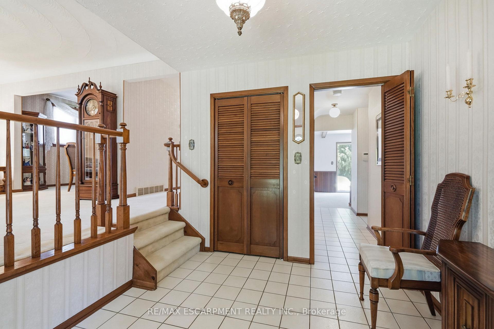 Photo 4 of 11 Tanera Crescent, St. Catharines, Carlton/Bunting — HOMEH