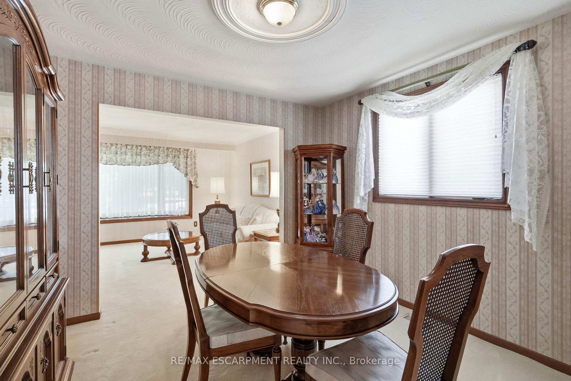 Photo 7 of 11 Tanera Crescent, St. Catharines, Carlton/Bunting — HOMEH