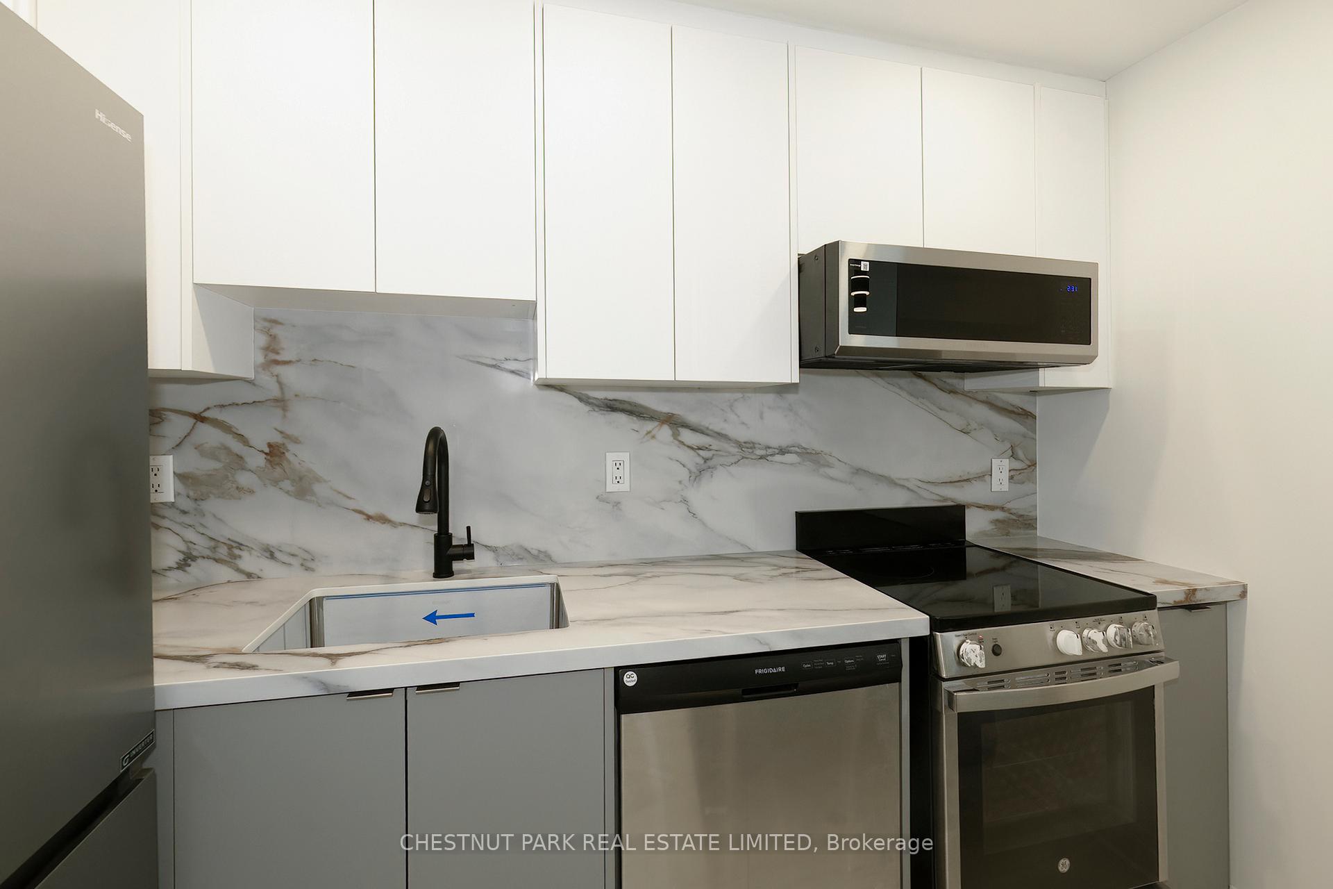 Photo 4 of Unit 302, 1901 Yonge Street, Toronto, Mount Pleasant West — HOMEH
