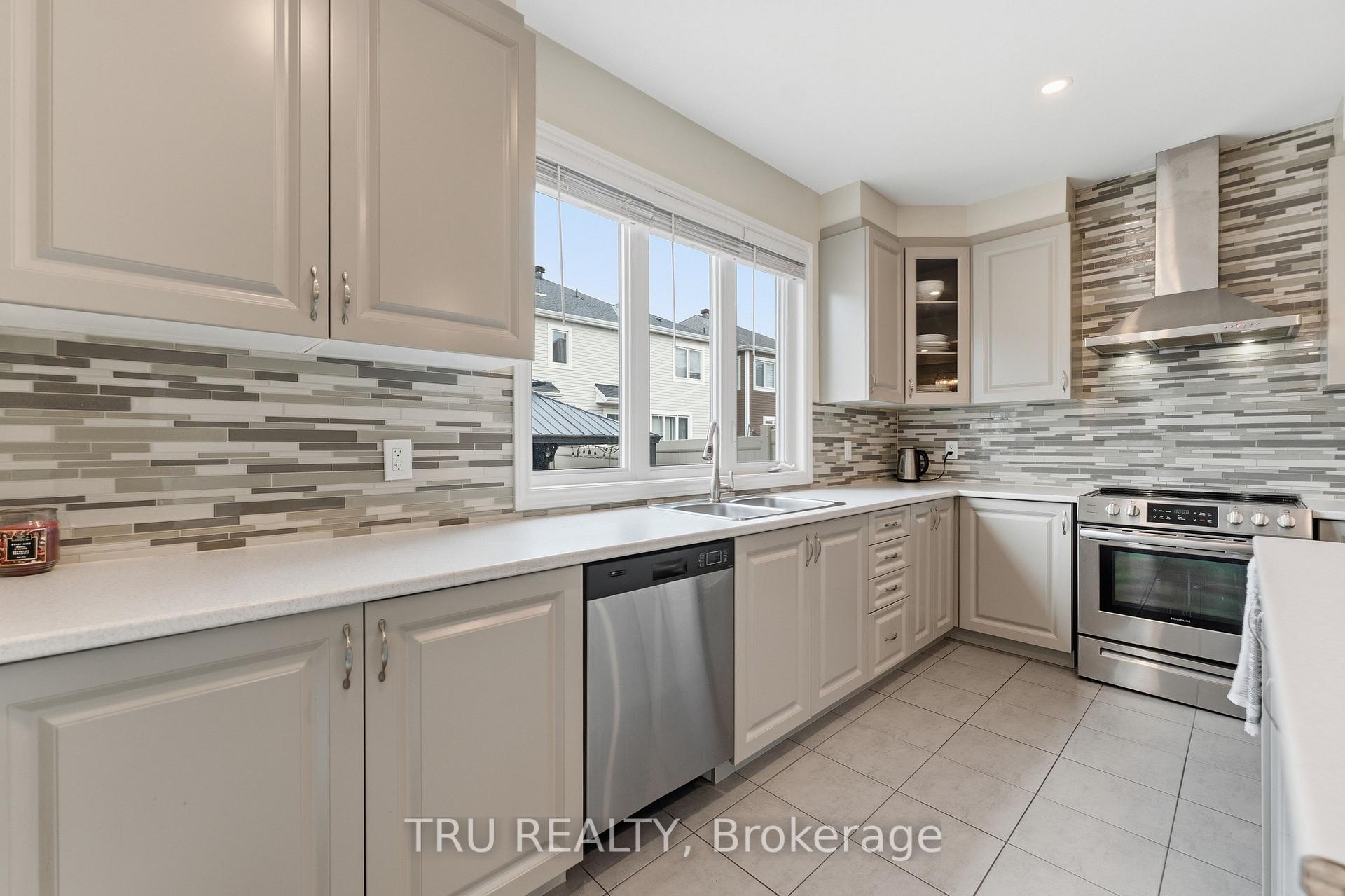 Photo 15 of 344 Sweetclover Way, Ottawa, Avalon West — HOMEH