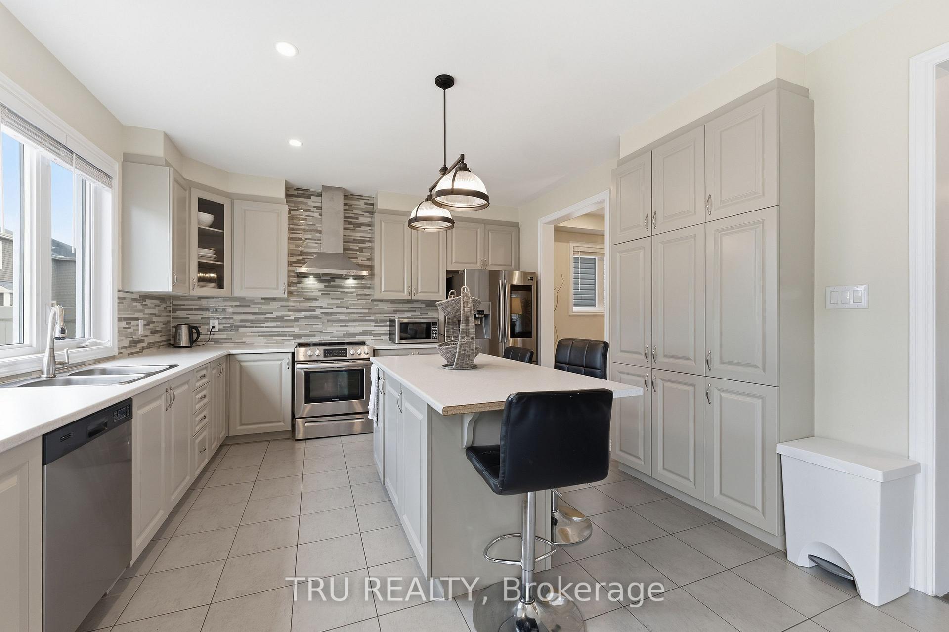 Photo 16 of 344 Sweetclover Way, Ottawa, Avalon West — HOMEH