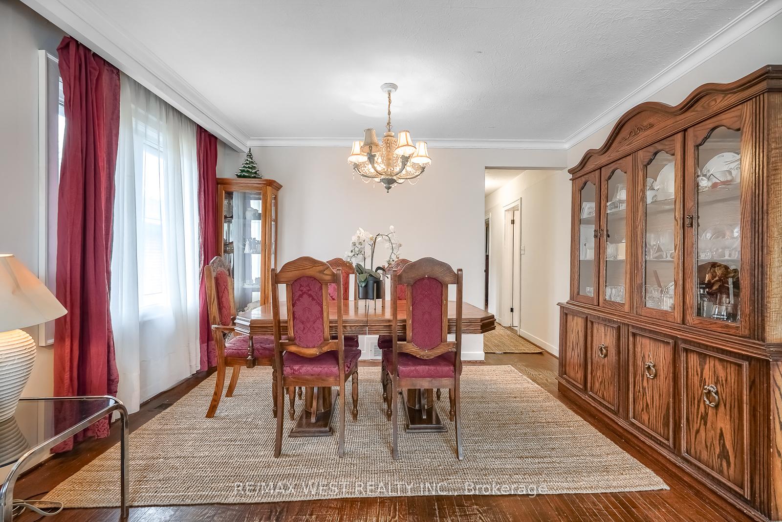 Photo 4 of 24 Waxham Road, Etobicoke, West Humber-Clairville — HOMEH