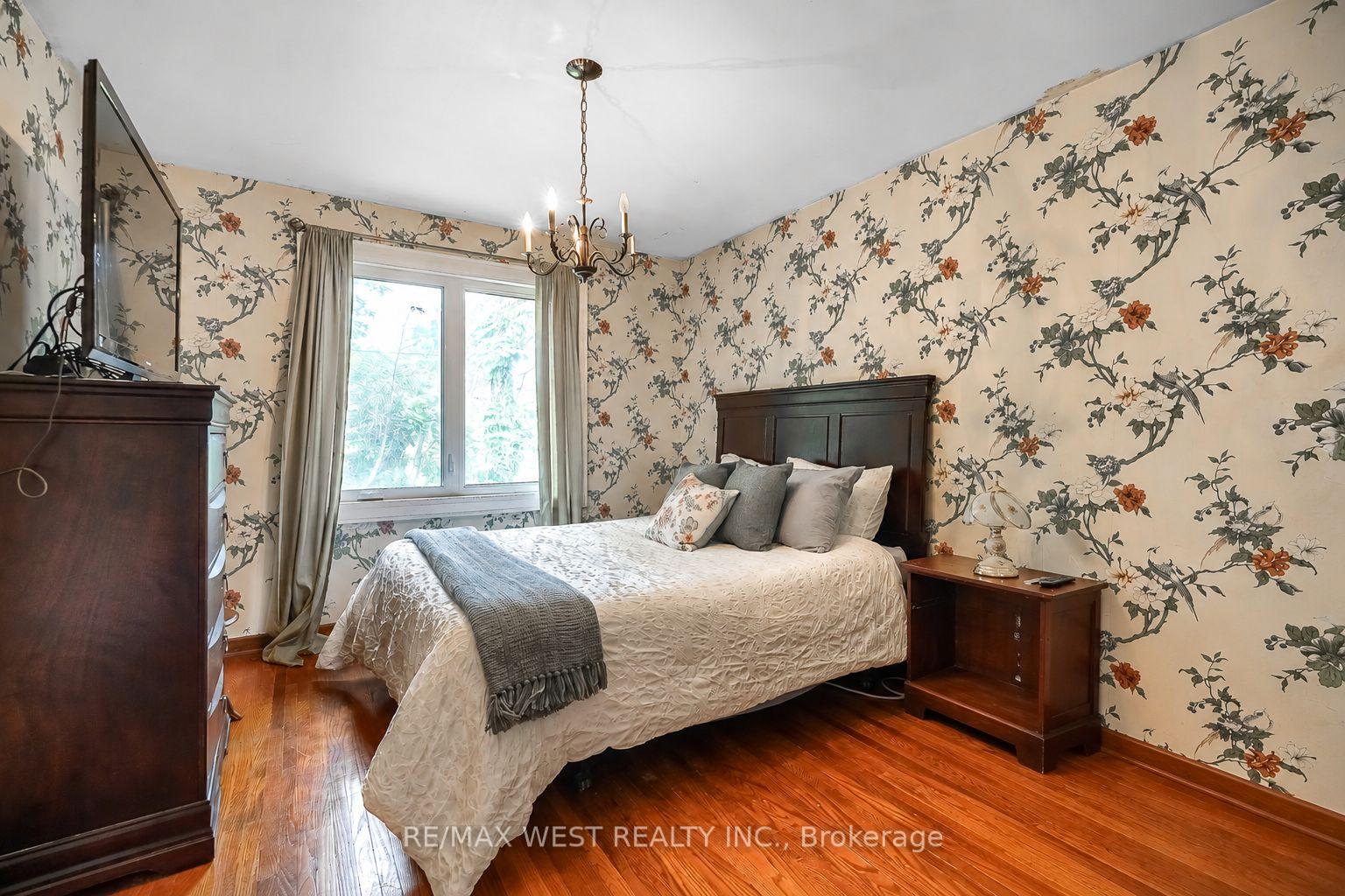 Photo 7 of 24 Waxham Road, Etobicoke, West Humber-Clairville — HOMEH