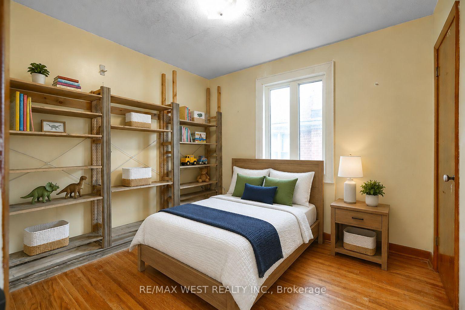 Photo 9 of 24 Waxham Road, Etobicoke, West Humber-Clairville — HOMEH