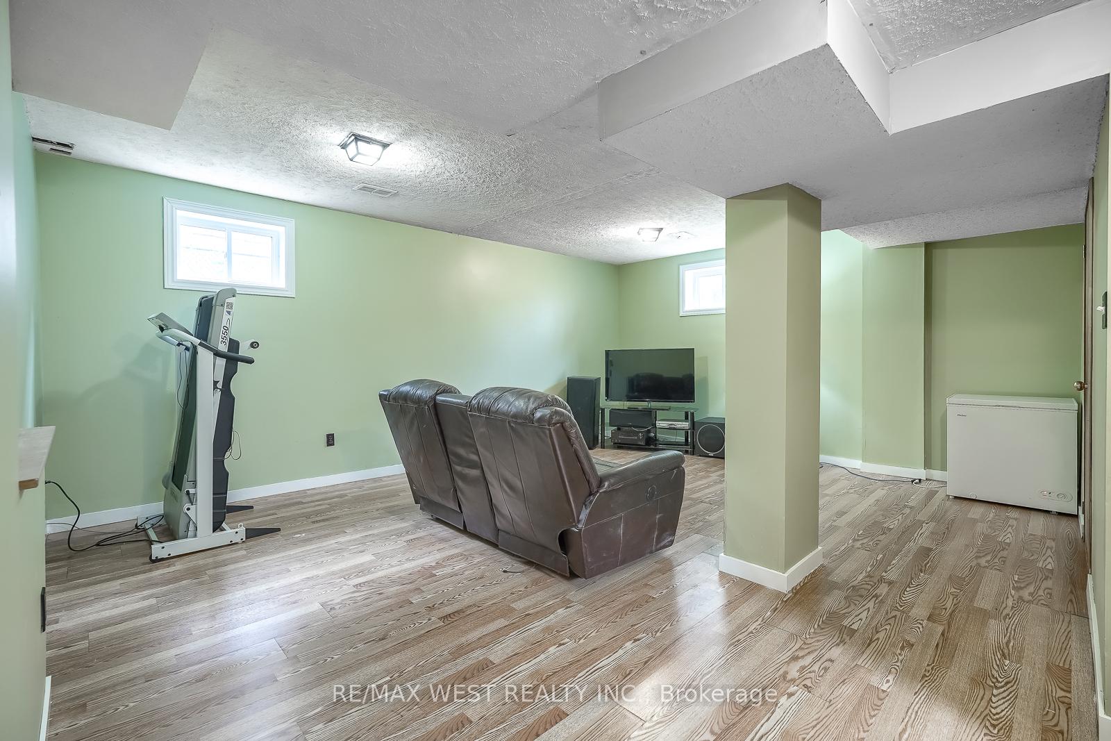 Photo 12 of 24 Waxham Road, Etobicoke, West Humber-Clairville — HOMEH