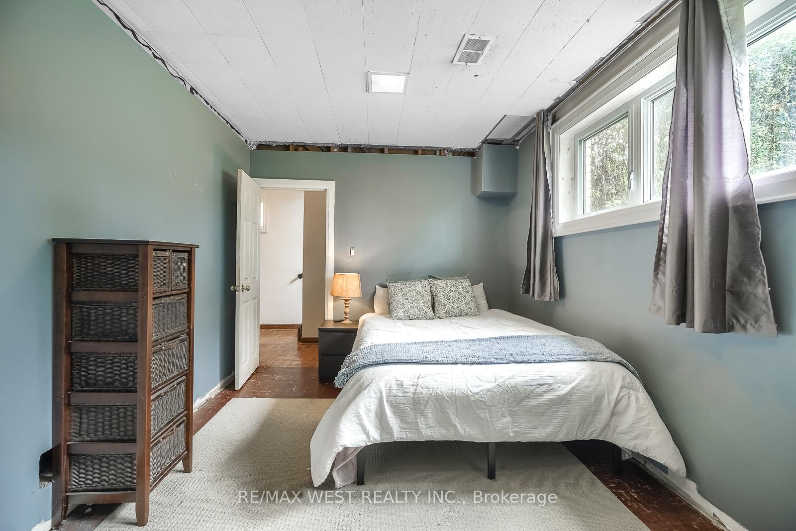Photo 13 of 24 Waxham Road, Etobicoke, West Humber-Clairville — HOMEH
