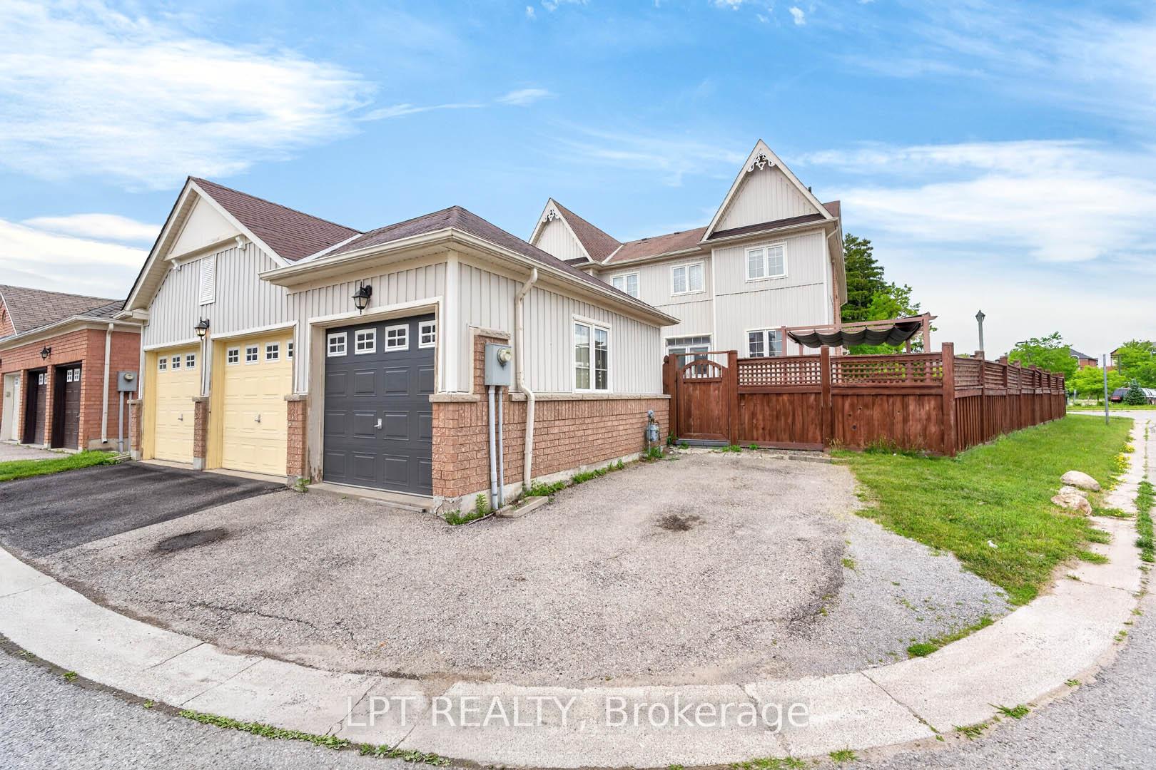 Photo 2 of 32 William Gaspar Court, Markham, Cornell — HOMEH