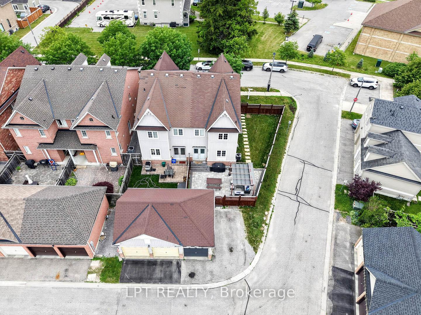 Photo 4 of 32 William Gaspar Court, Markham, Cornell — HOMEH
