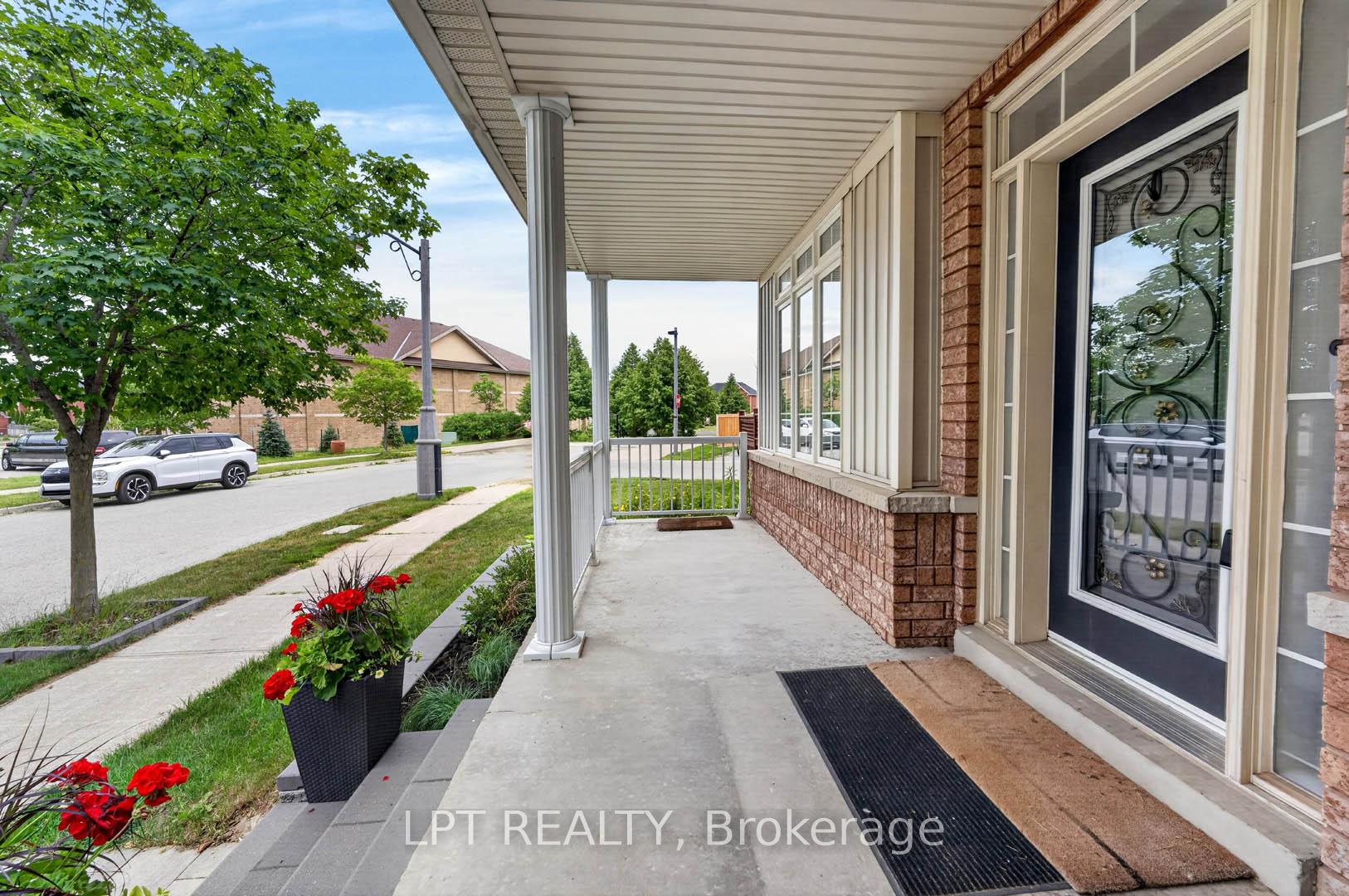 Photo 7 of 32 William Gaspar Court, Markham, Cornell — HOMEH