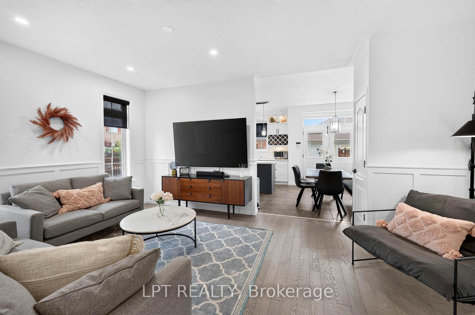 Photo 12 of 32 William Gaspar Court, Markham, Cornell — HOMEH